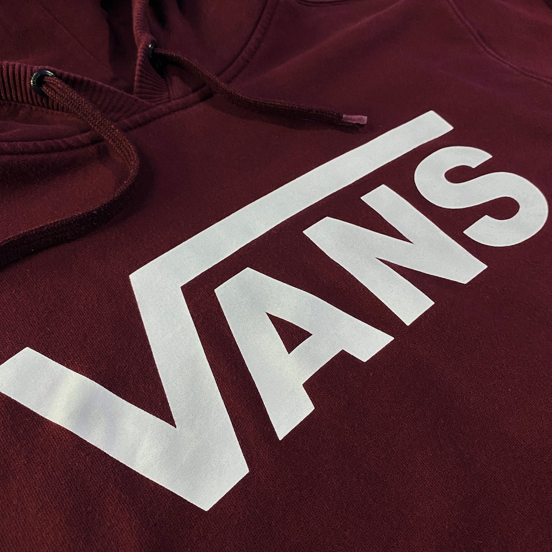 Sudadera Capucha Vans Logo Vertical Clásico Granate