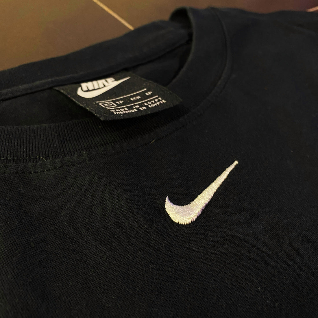 Camiseta Manga Larga Nike Swoosh Central Negra