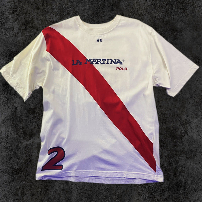 Camiseta La Martina Varsity Banda Roja Diagonal Blanca