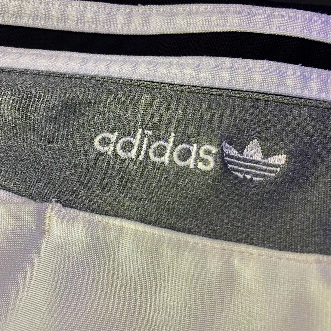 Pantalón adidas Originals Vintage Poppers Tres Bandas Blanco y Gris
