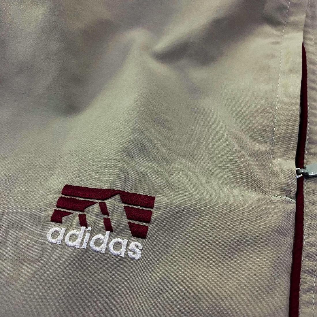 Pantalón adidas Vintage Cortavientos Tres Bandas Granate Gris