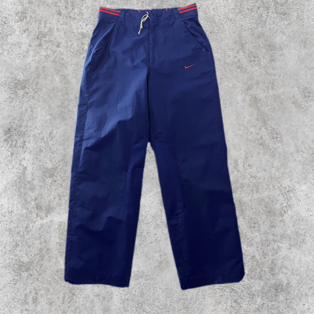 Pantalón Chándal Nike Detalle Bandas Rojas Azul Marino