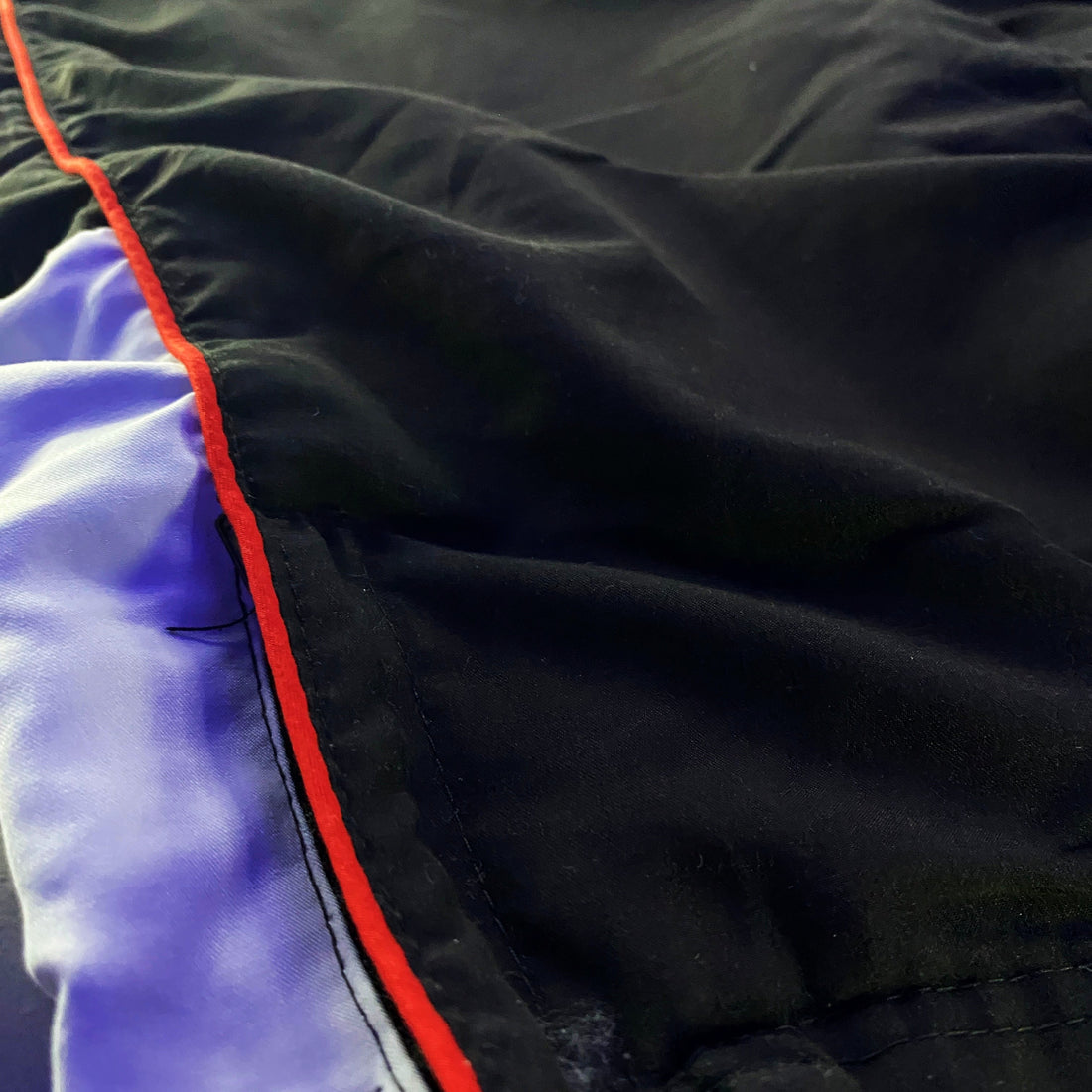 Pantalón Chándal Fila Vivo Rojo Paneles Lila Negro