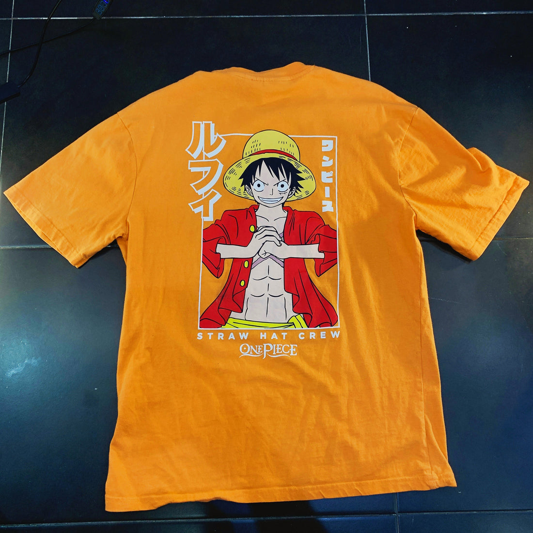 Camiseta One Piece "Straw Hat Crew" Luffy Mostaza