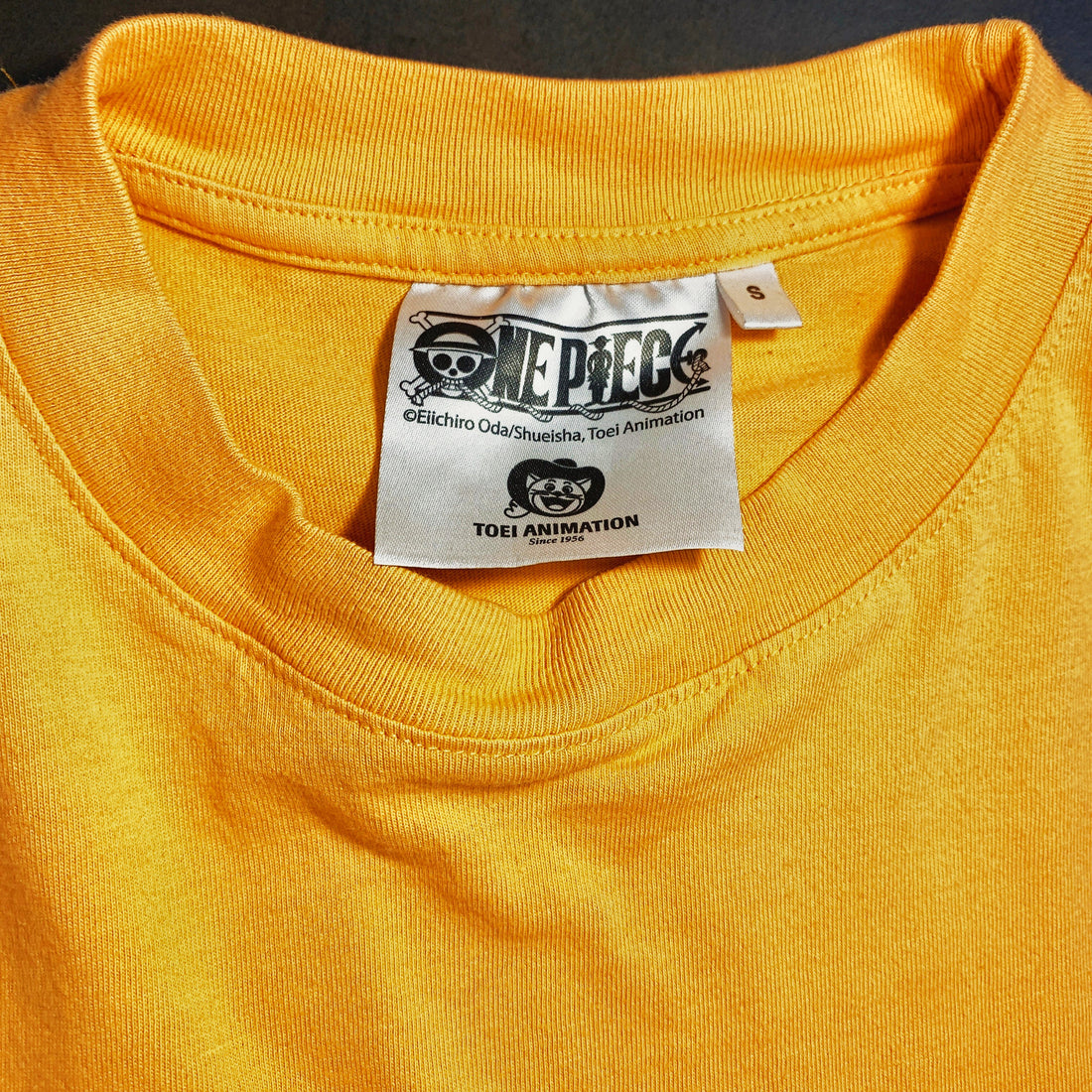 Camiseta One Piece "Straw Hat Crew" Luffy Mostaza