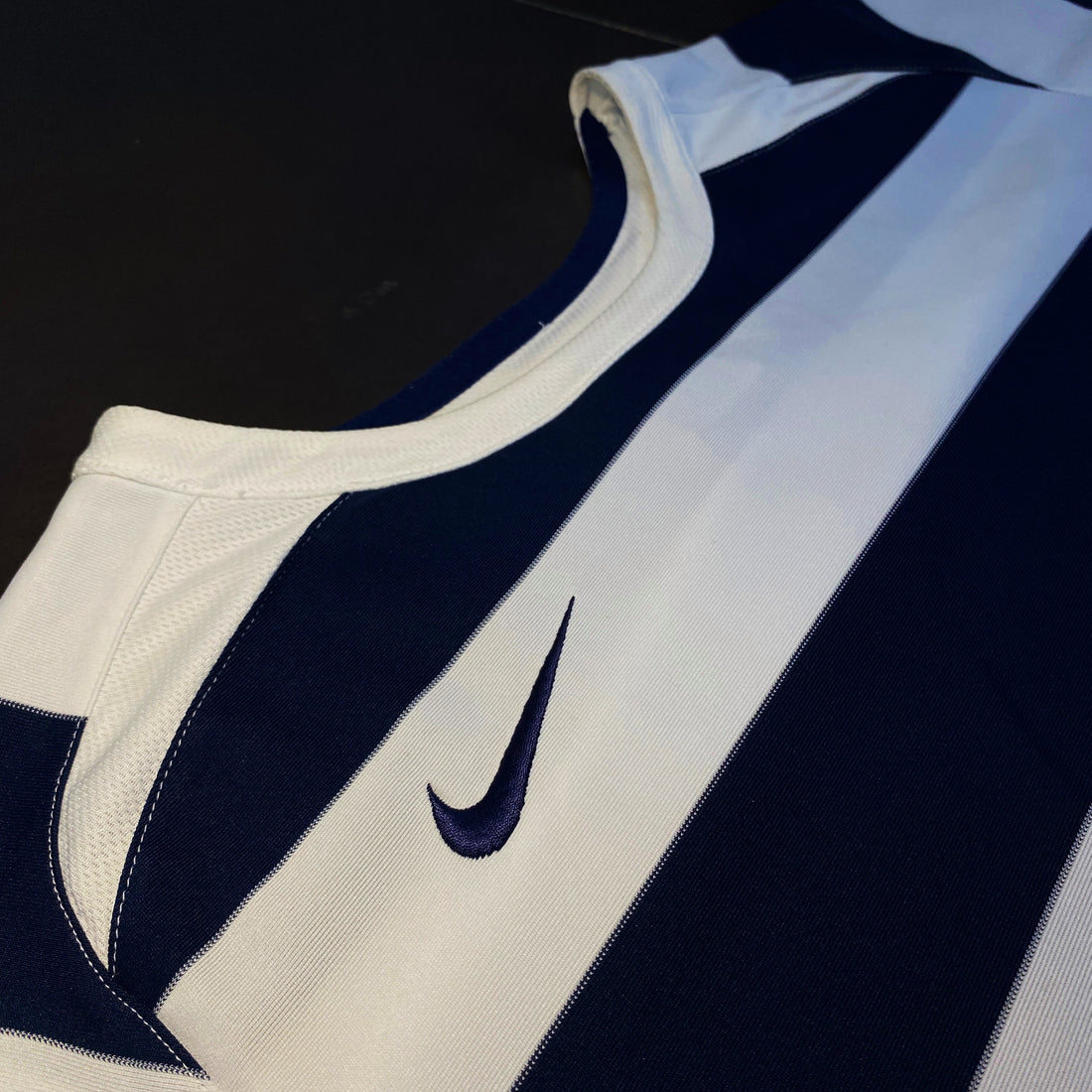 Camiseta Nike "Just Do It - Monogram Swoosh"