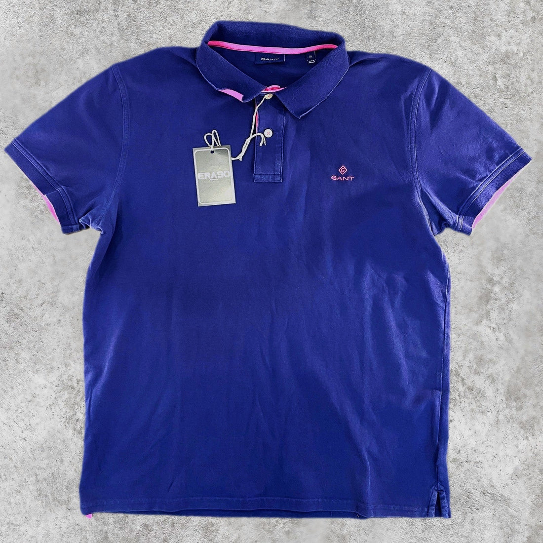 Polo GANT Azul Marino con Detalles Rosa