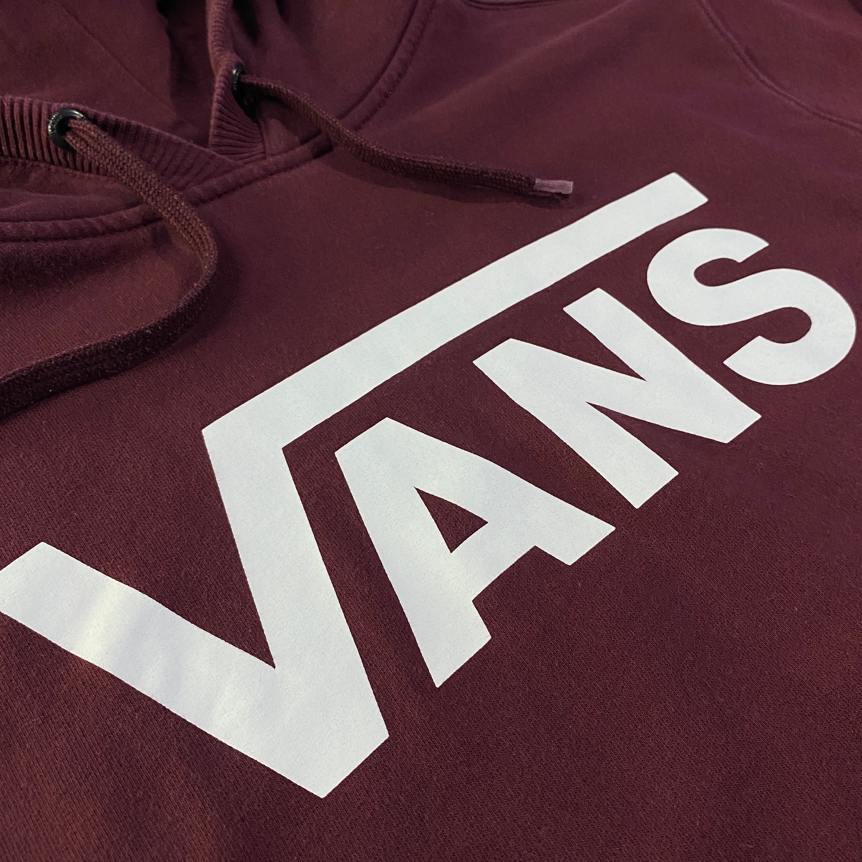 Sudadera Capucha Vans Logo Vertical Clásico Granate