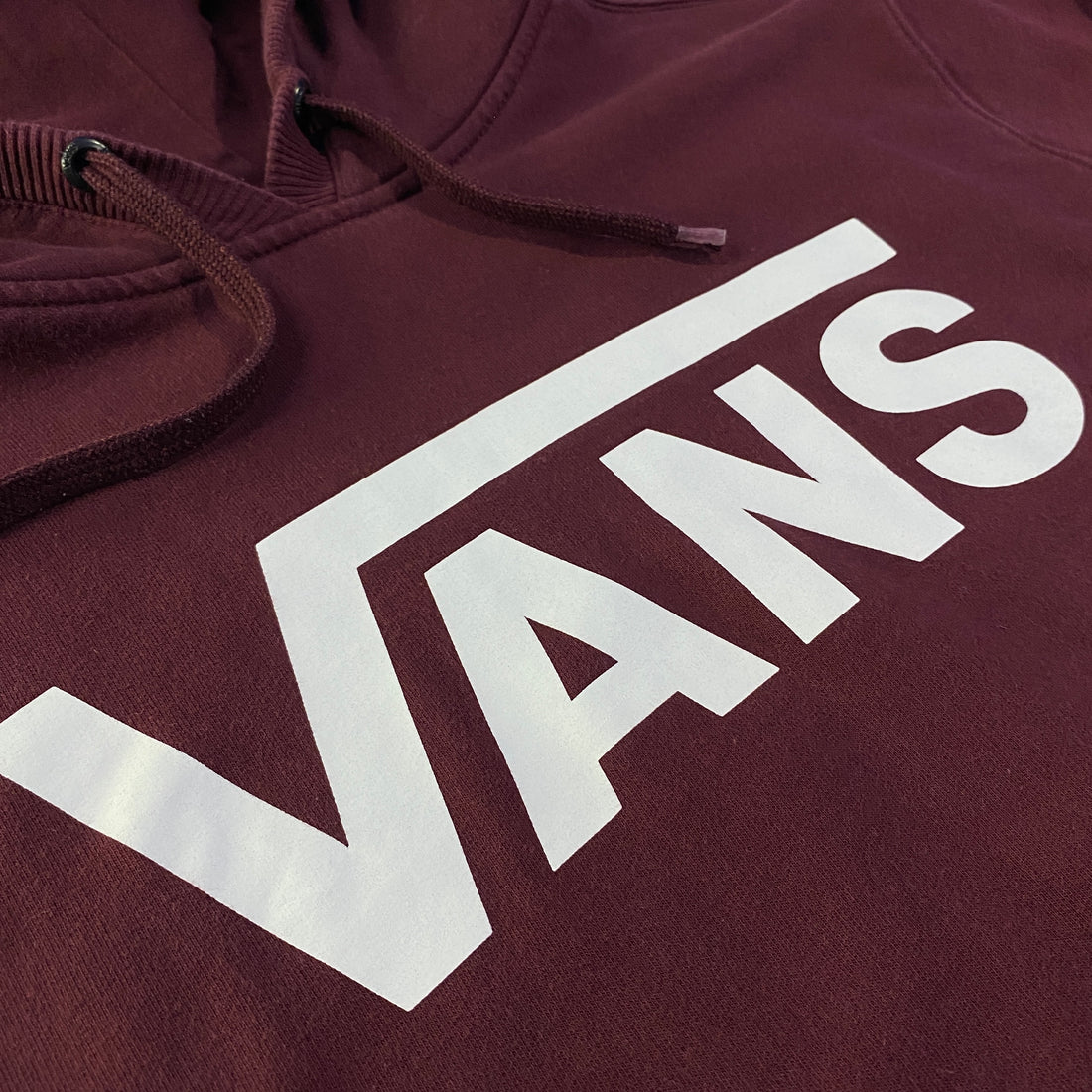 Sudadera Capucha Vans Logo Vertical Clásico Granate