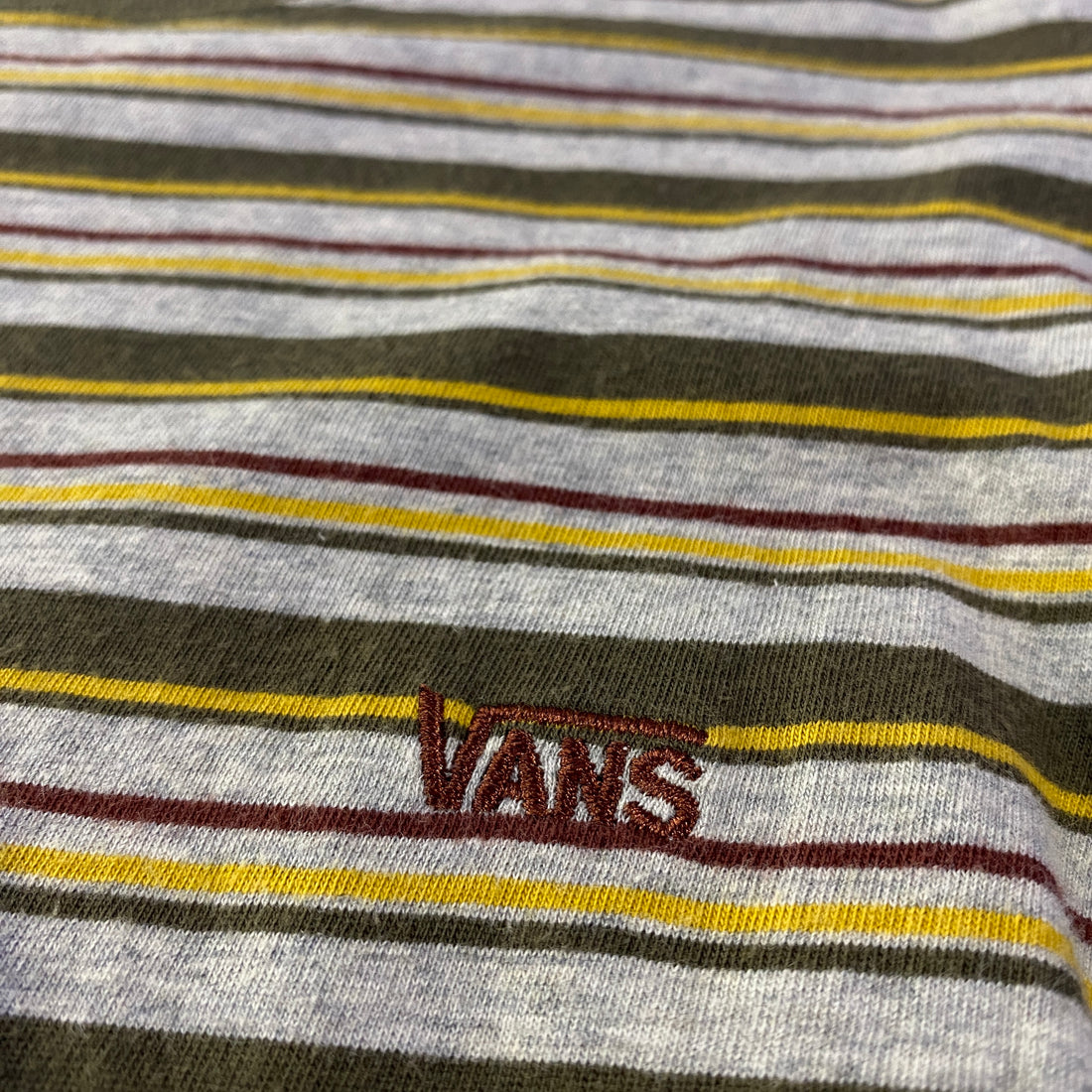 Camiseta Vans Manga Larga A Rayas Logo Gris - detalle