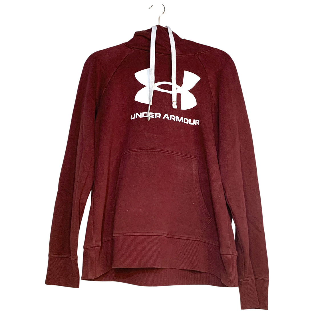 SUDADERA UNDER ARMOUR COLOR VINO