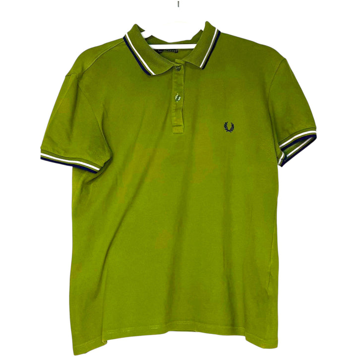 POLO FRED PERRY VERDE OLIVA CON DETALLES BLANCO-AZUL