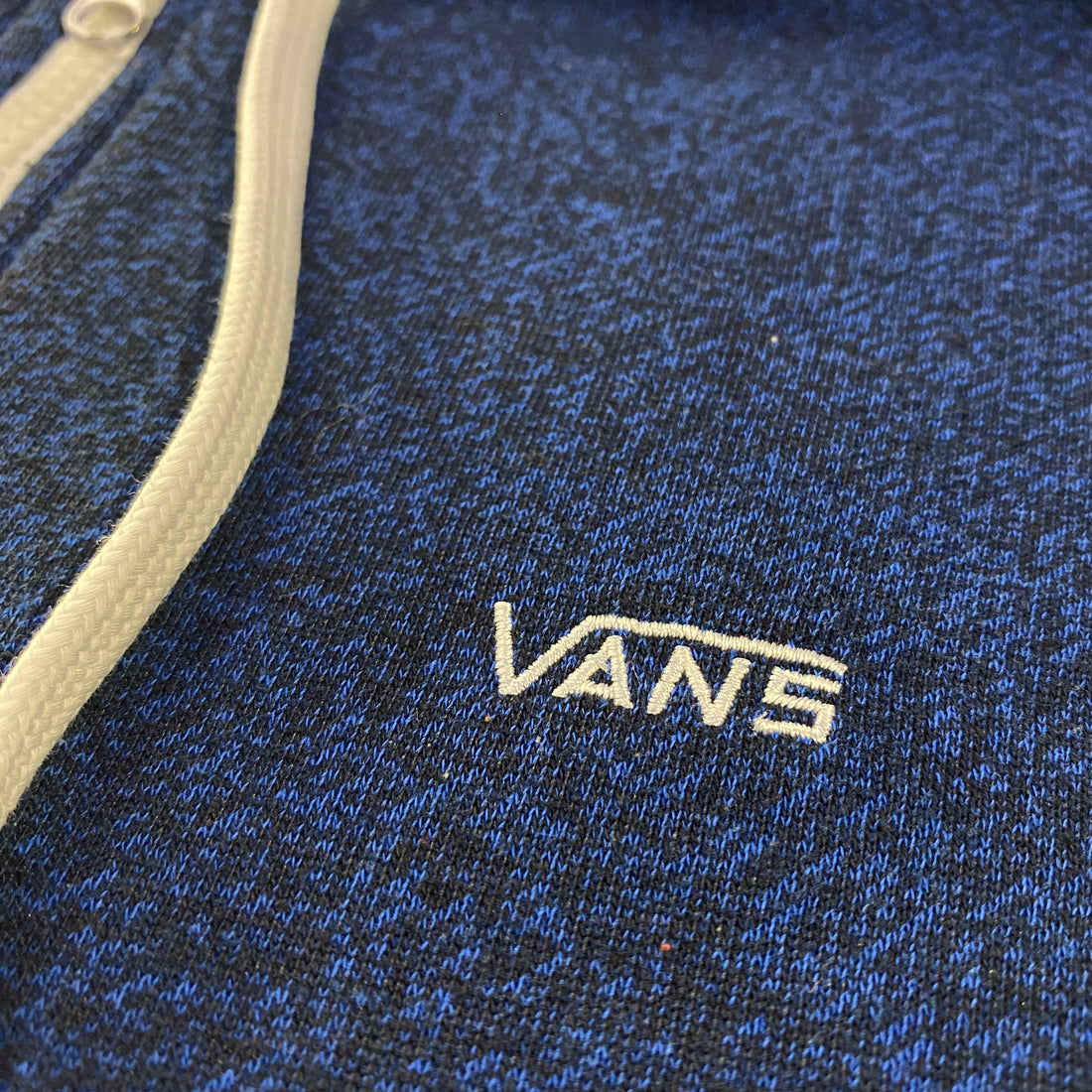 Sudadera con Capucha Vans Cremallera Logo Azul Marino - detalle