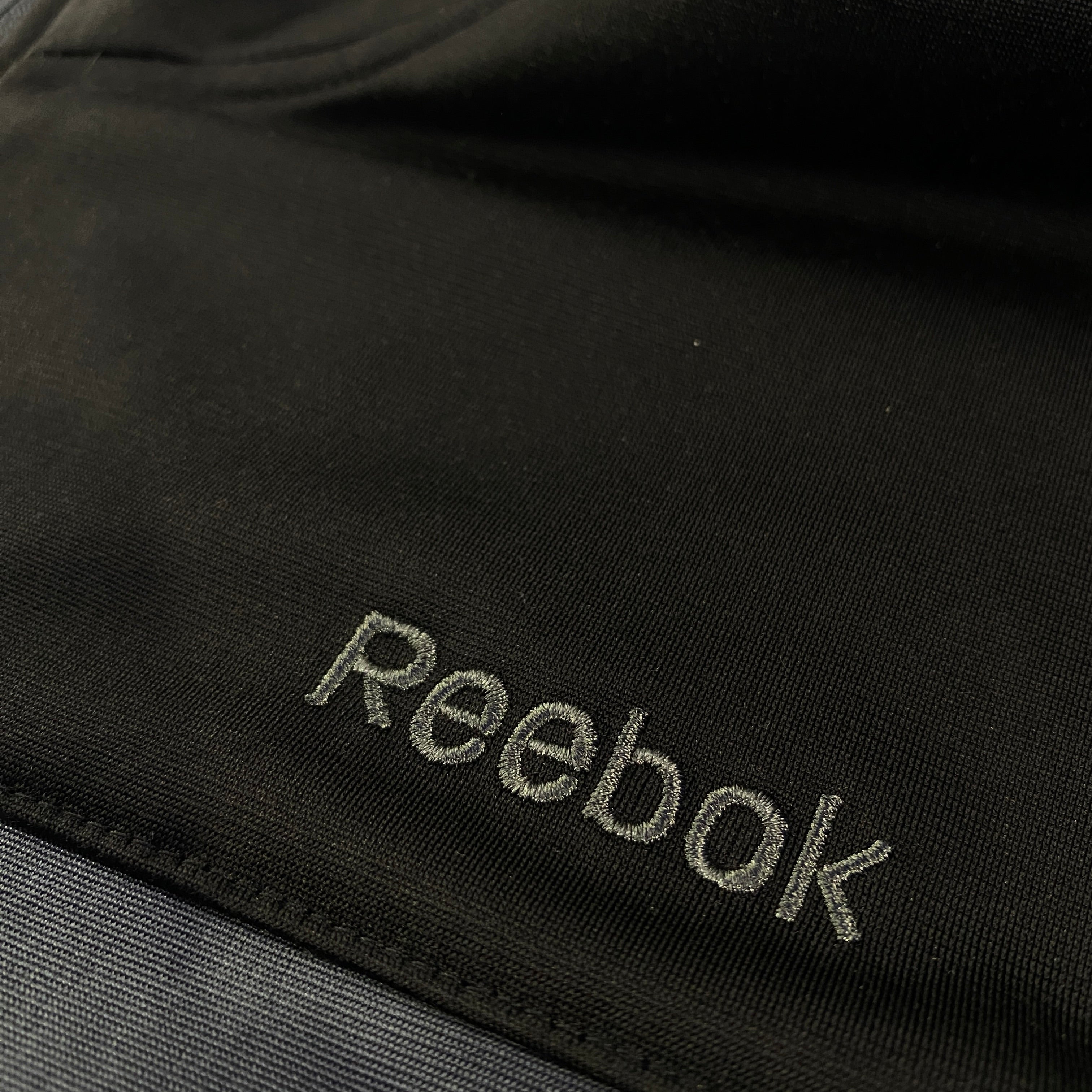 Chaqueta Reebok detalle