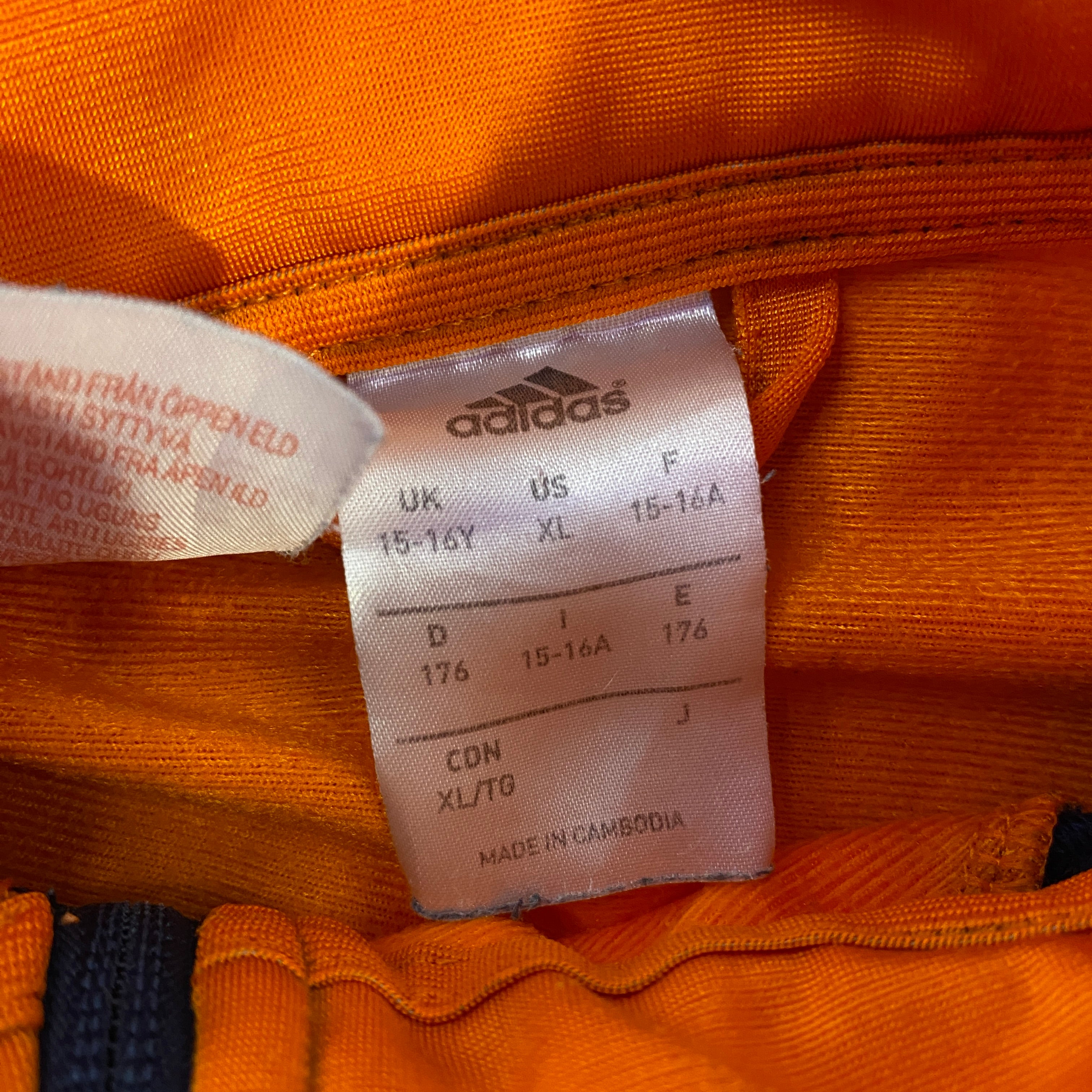 Chaqueta adidas detalle