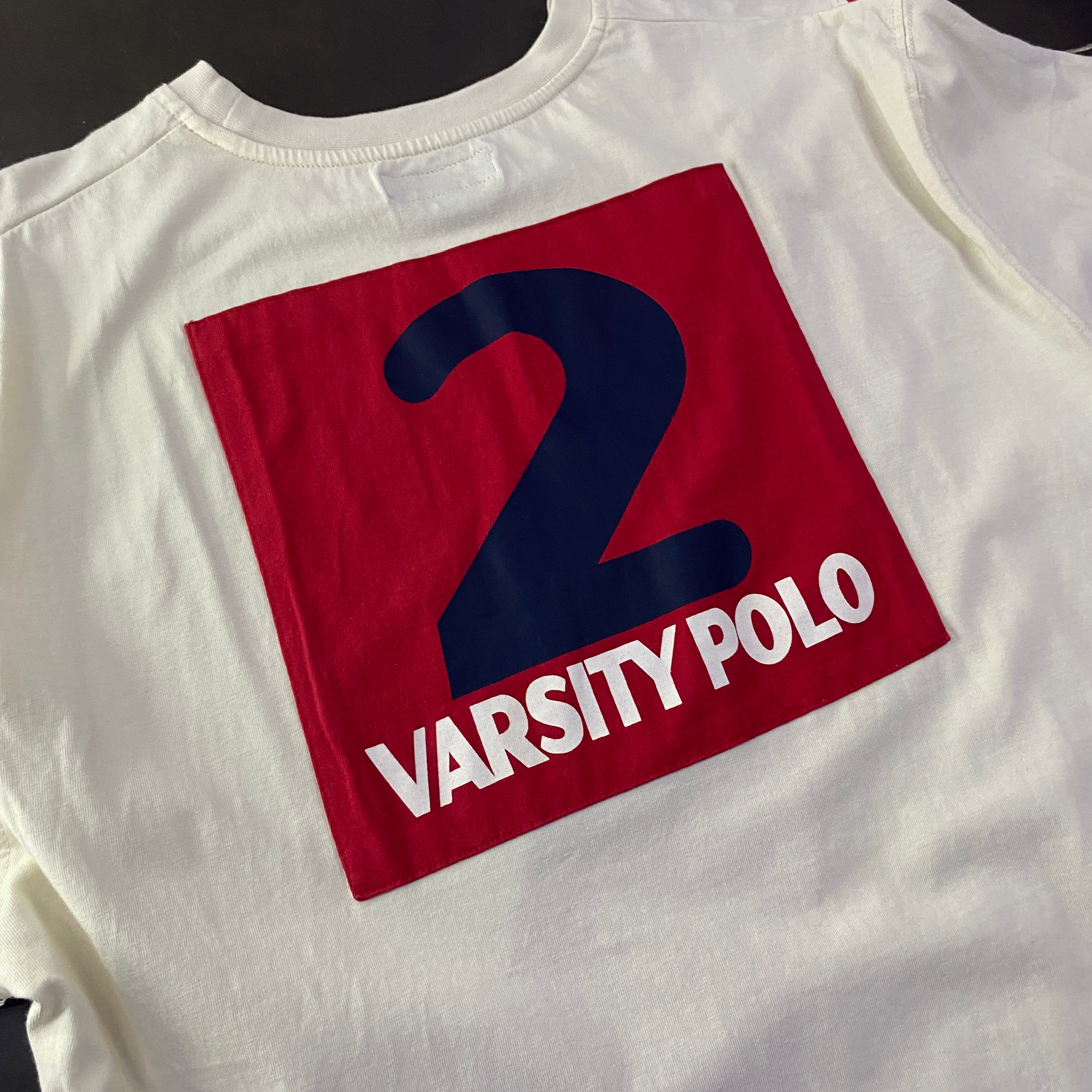 Camiseta La Martina Varsity Banda Roja Diagonal Blanca