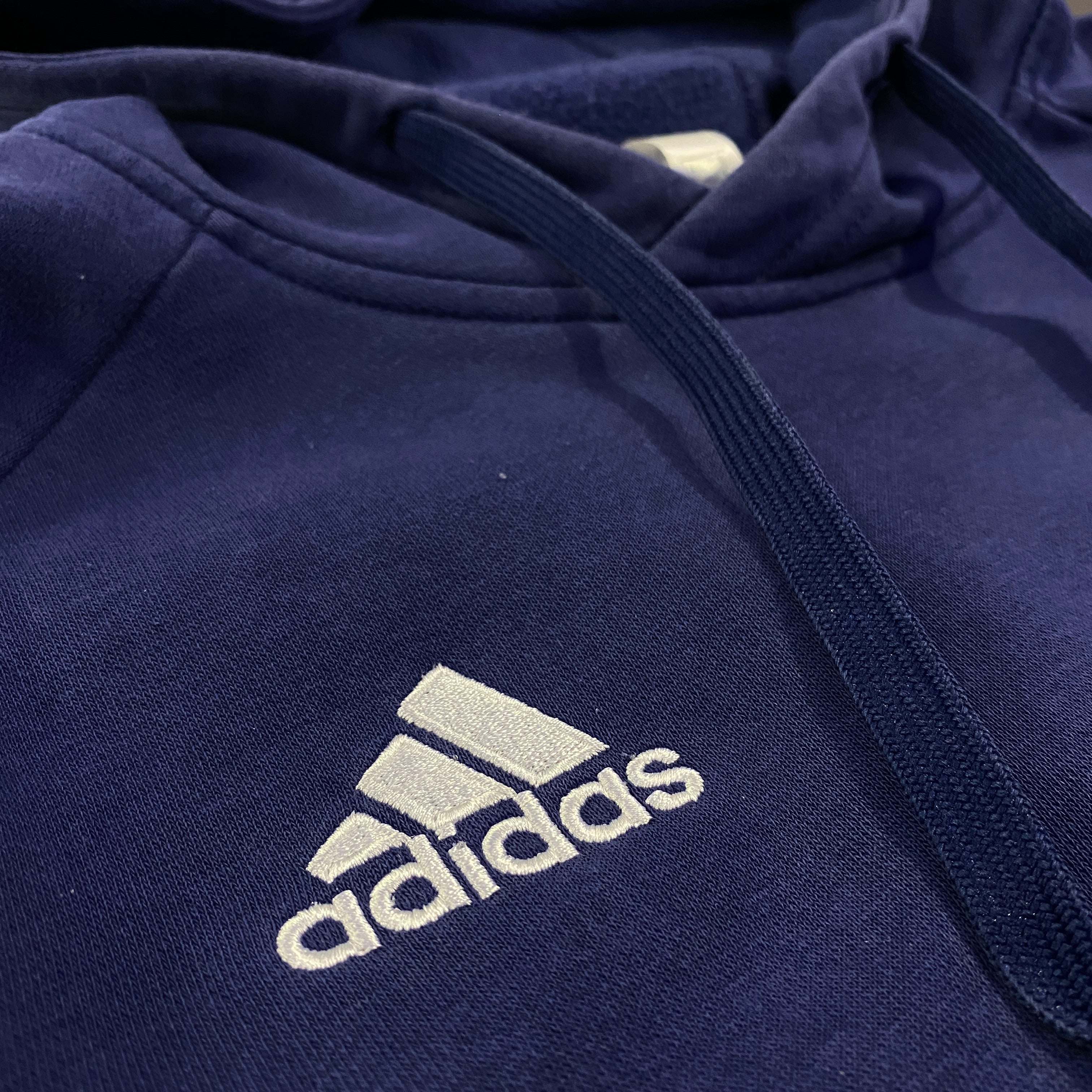 Logo adidas