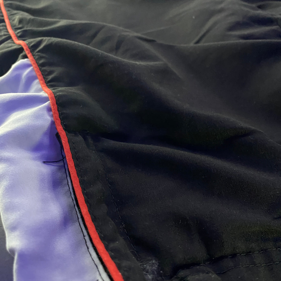 Pantalón Chándal Fila Vivo Rojo Paneles Lila Negro