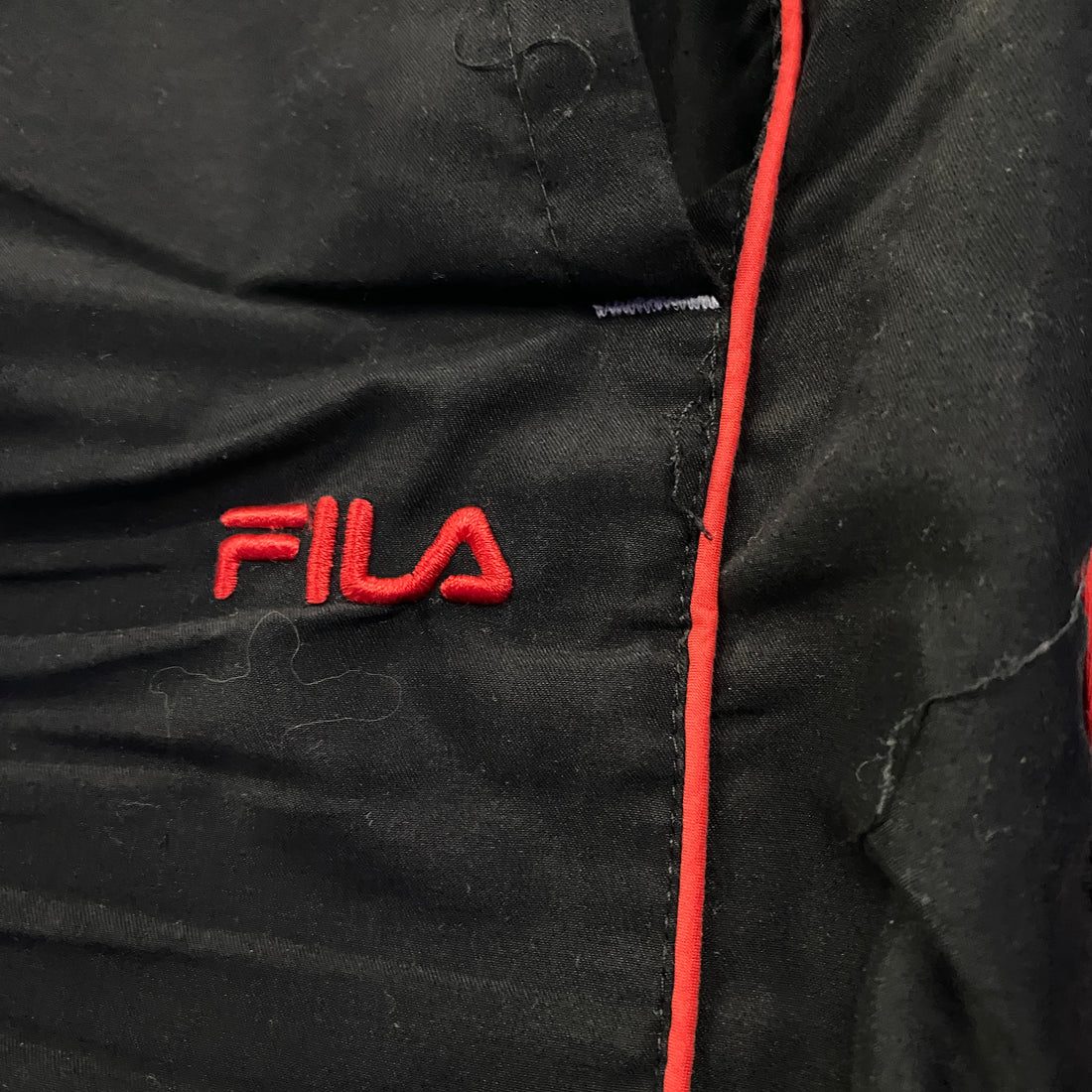 Pantalón Chándal Fila Vivo Rojo Paneles Lila Negro