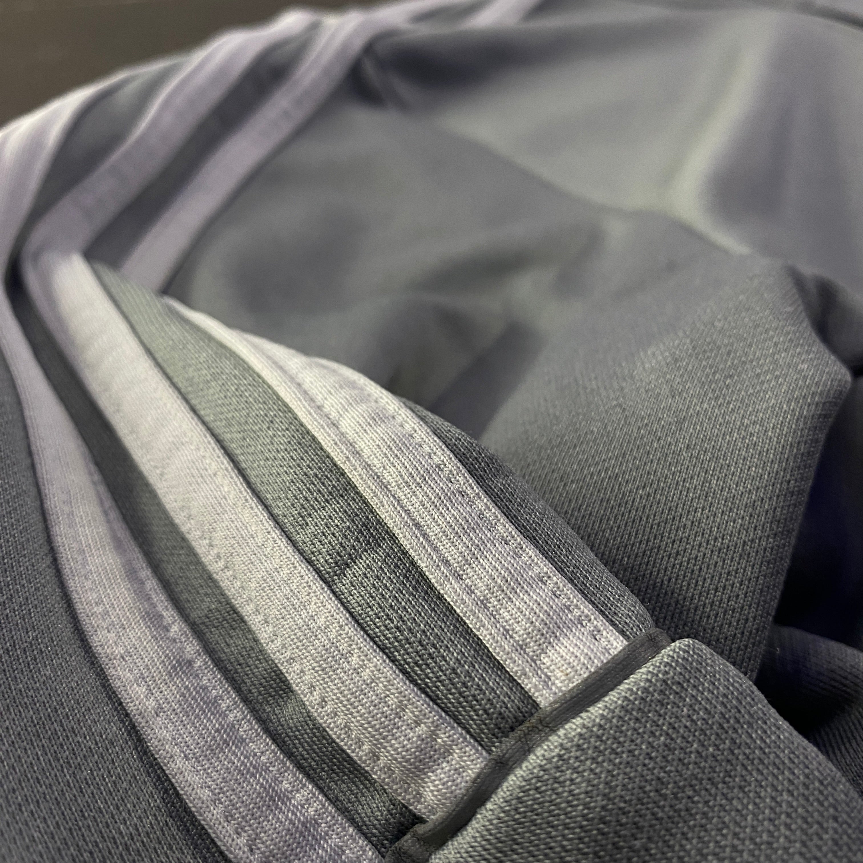 Sudadera adidas AEROREADY Media Cremallera Tres Bandas Gris