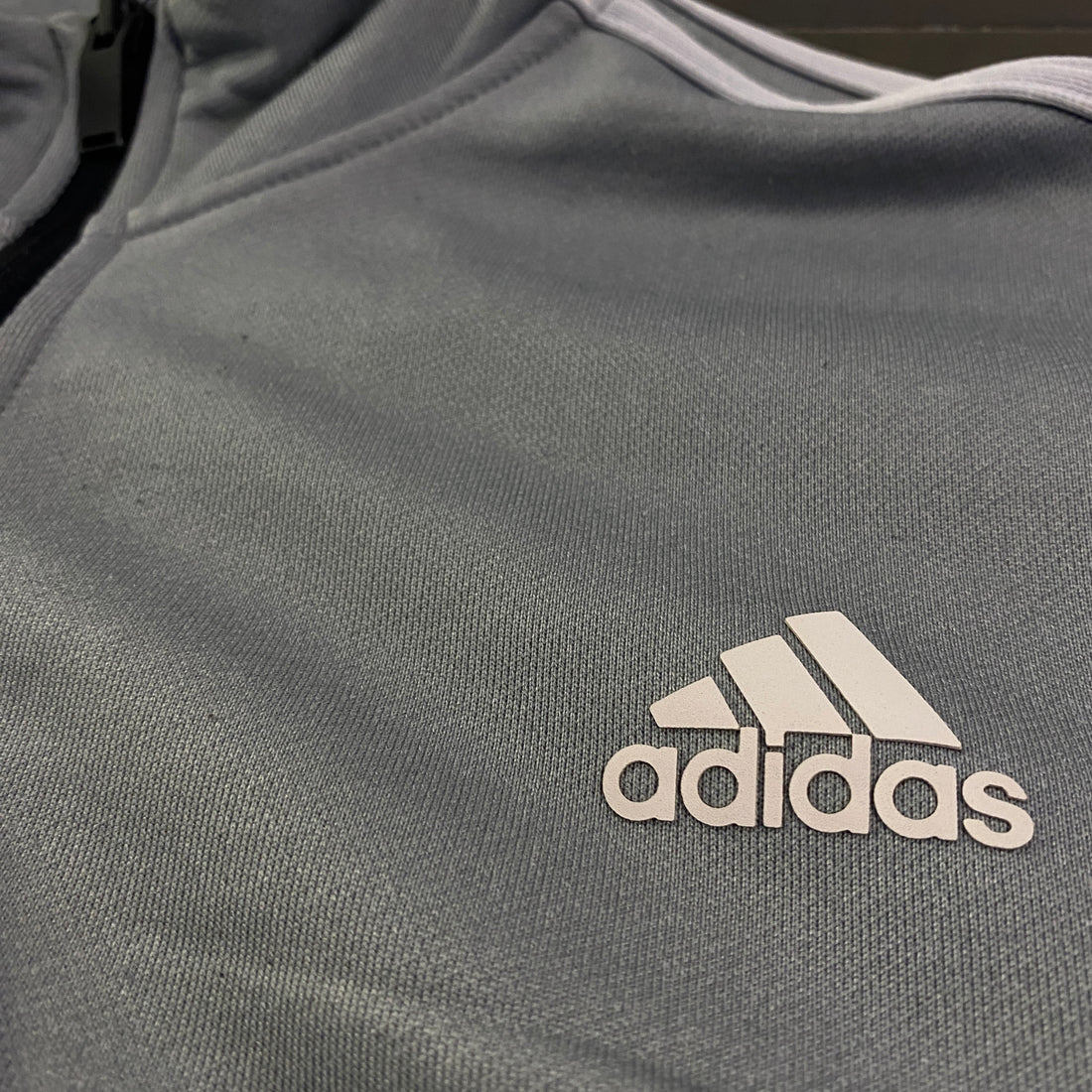Sudadera adidas AEROREADY Media Cremallera Tres Bandas Gris