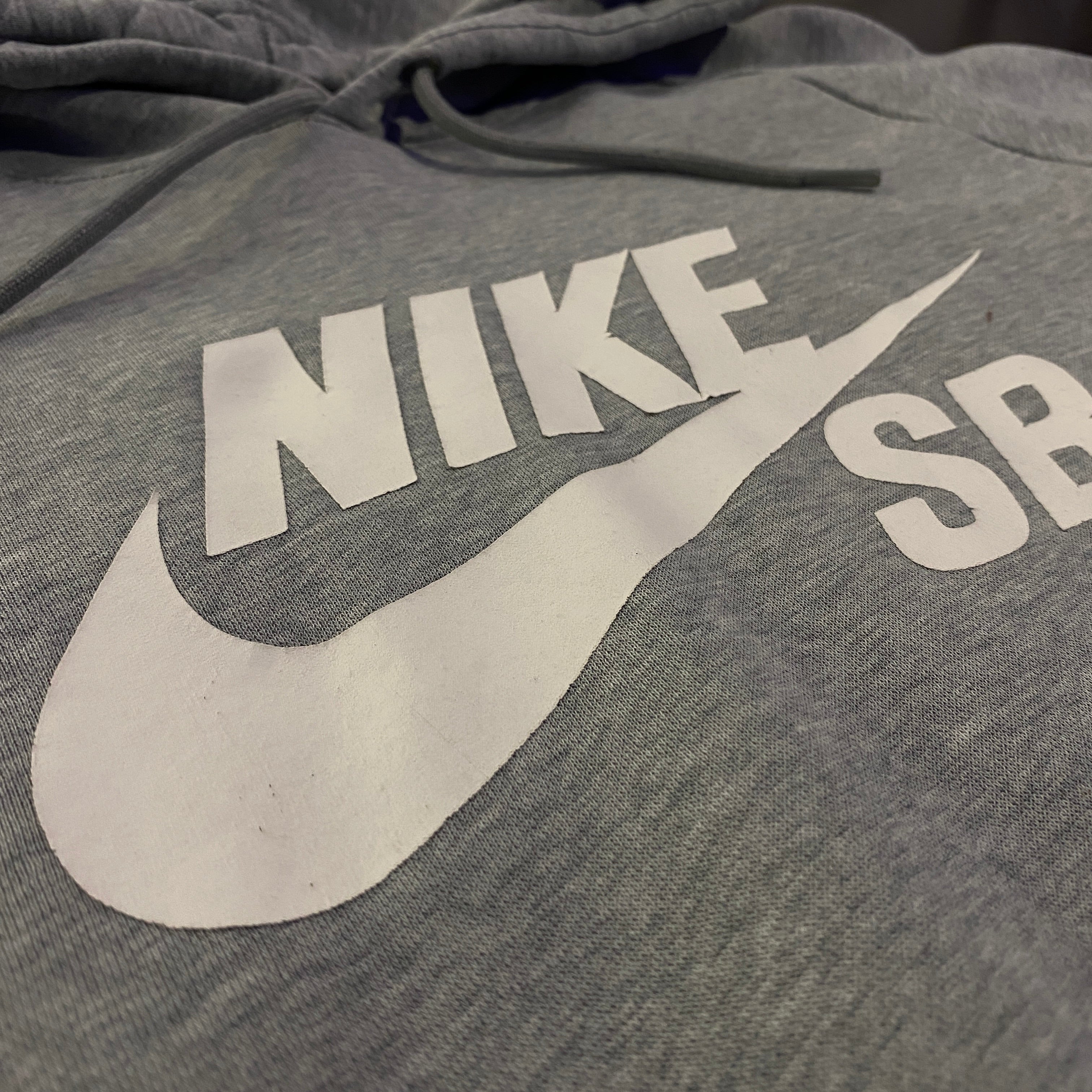 Sudadera Capucha Nike SB Logo Estampado Gris