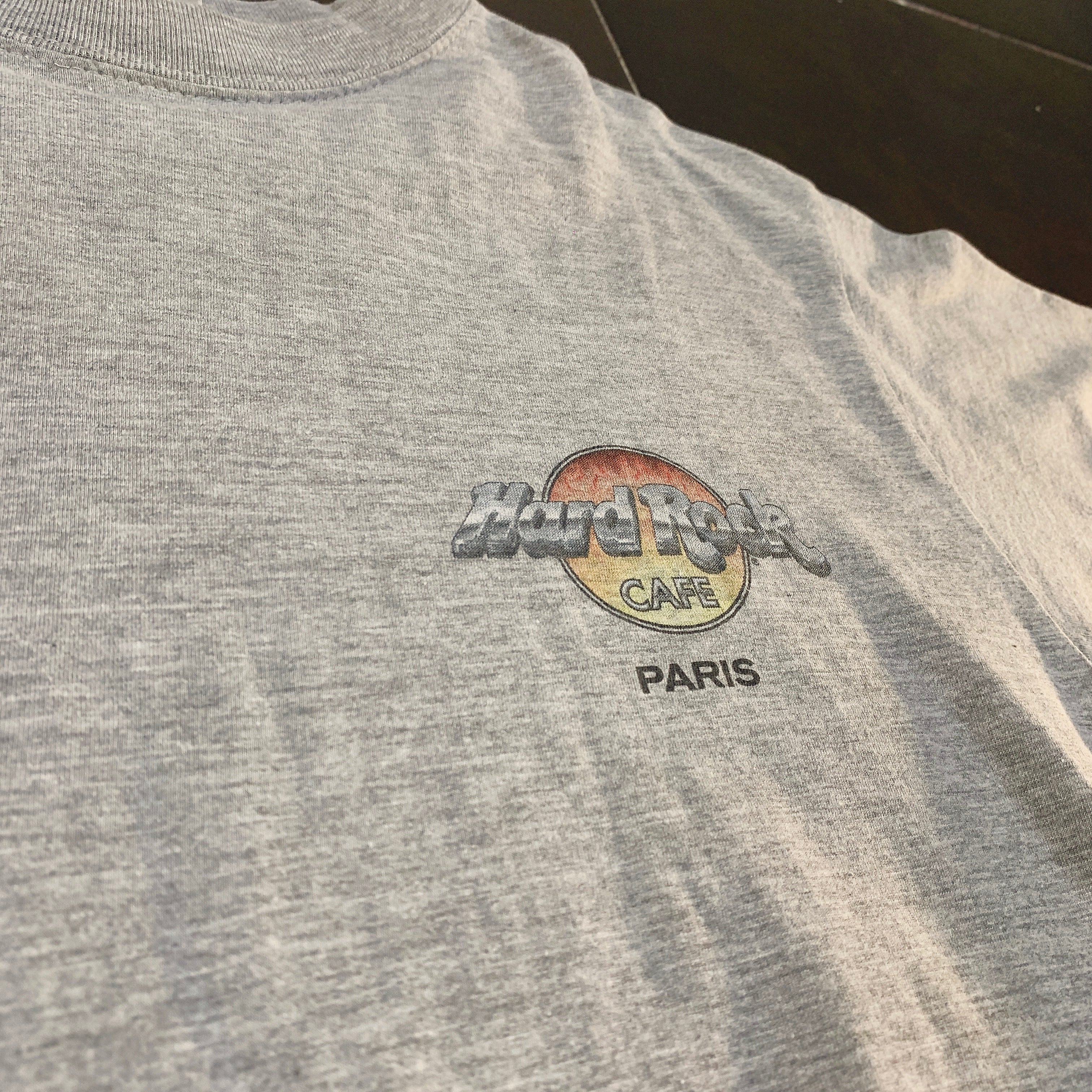Hard Rock Cafe - detalle logo pecho Paris