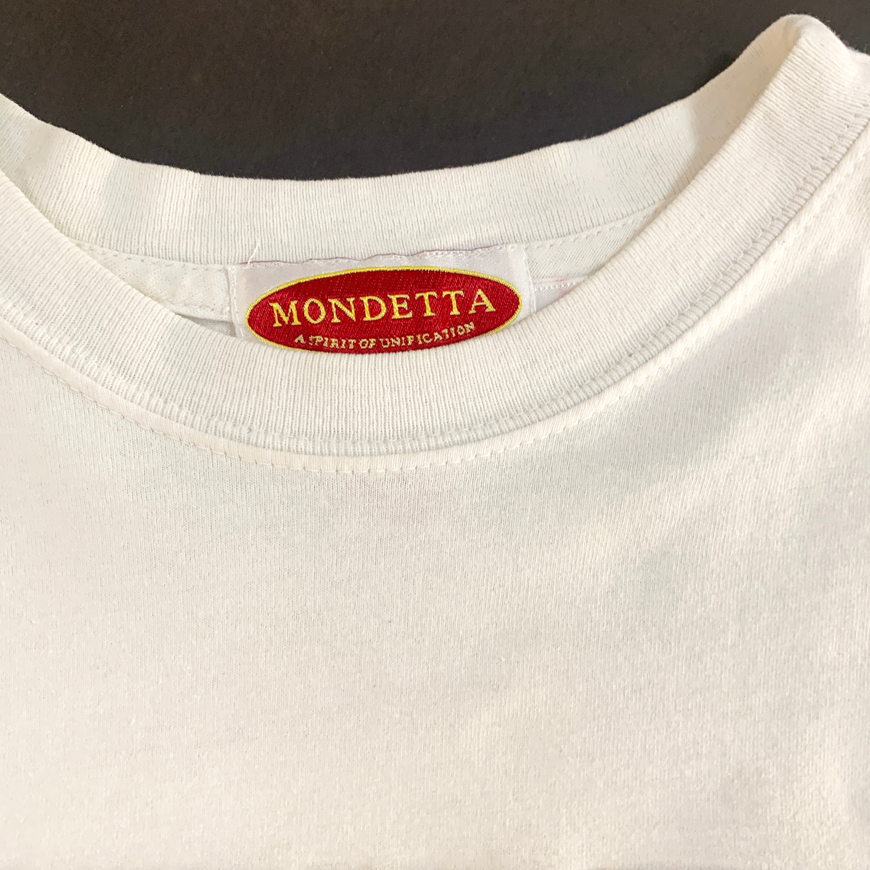 Mondetta - etiqueta cuello
