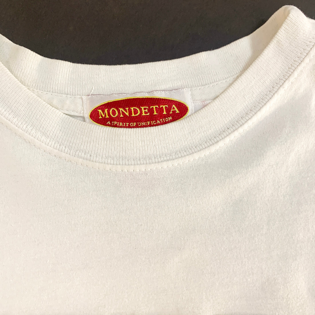 Mondetta - etiqueta cuello
