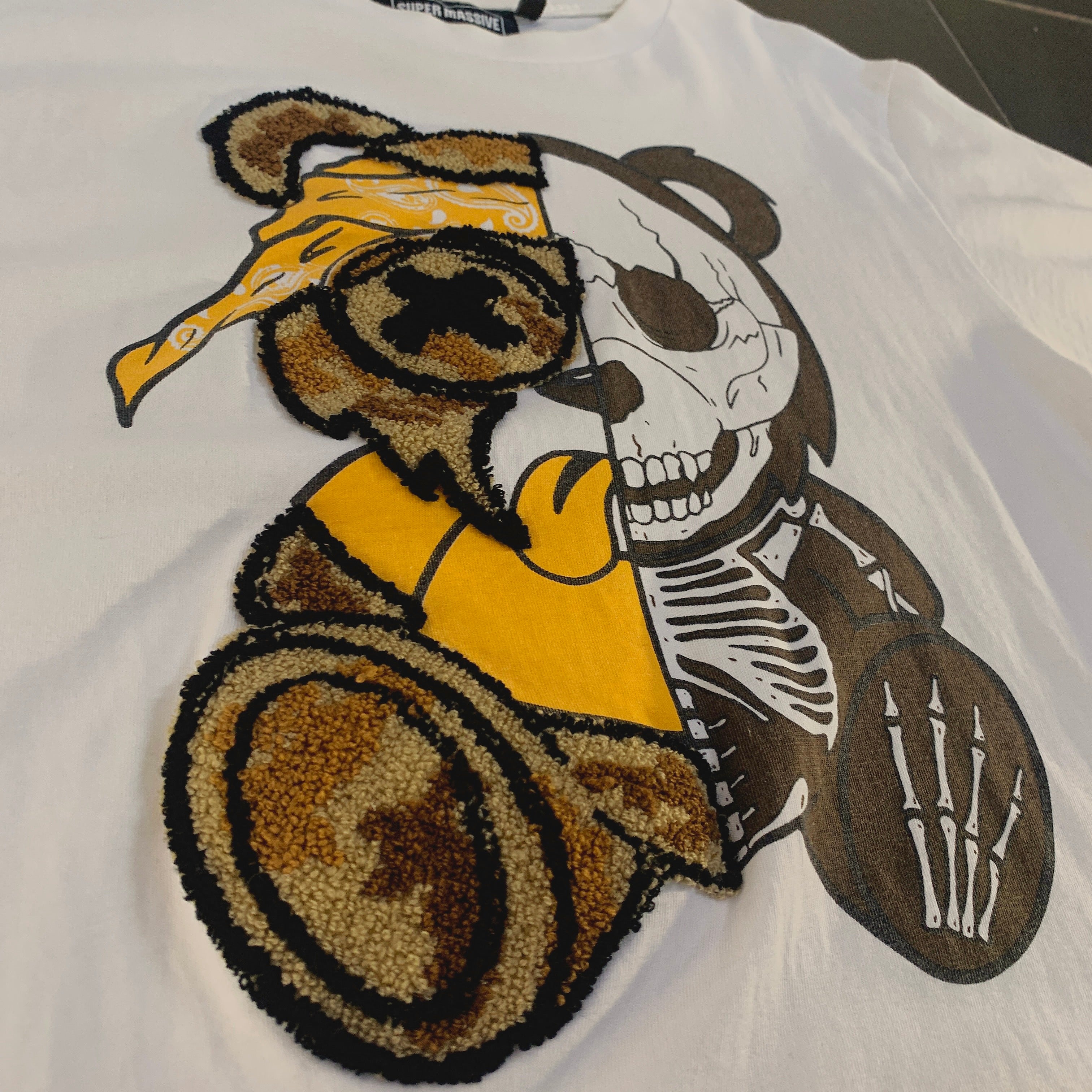 Super Massive - detalle parche chenille