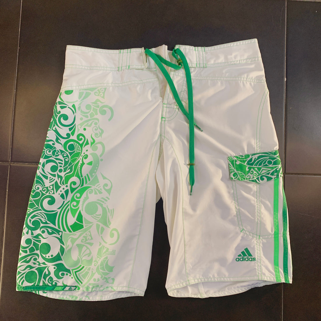 Pantalón Corto Adidas Surf Blanco Estampado Verde