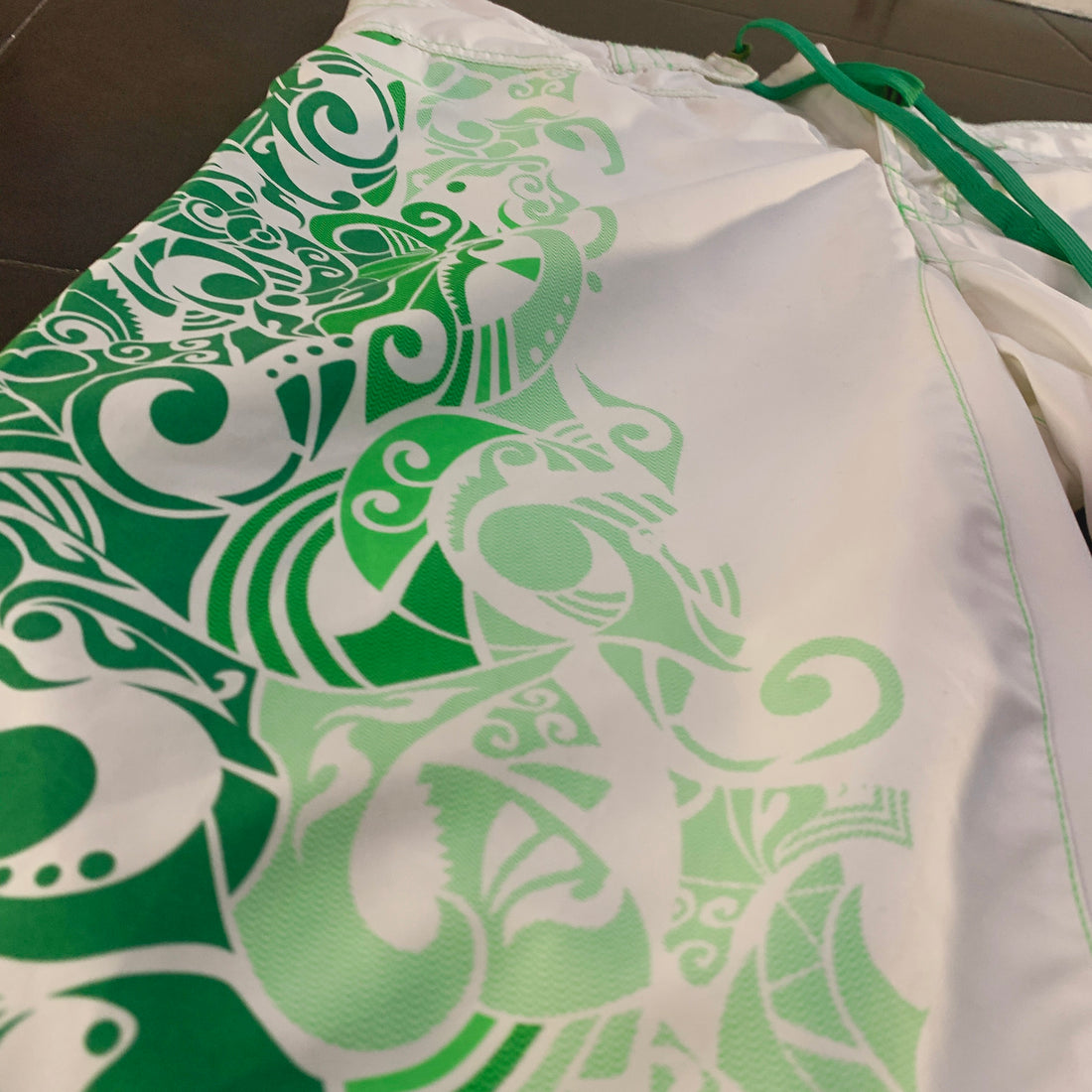 Pantalón Corto Adidas Surf Blanco Estampado Verde