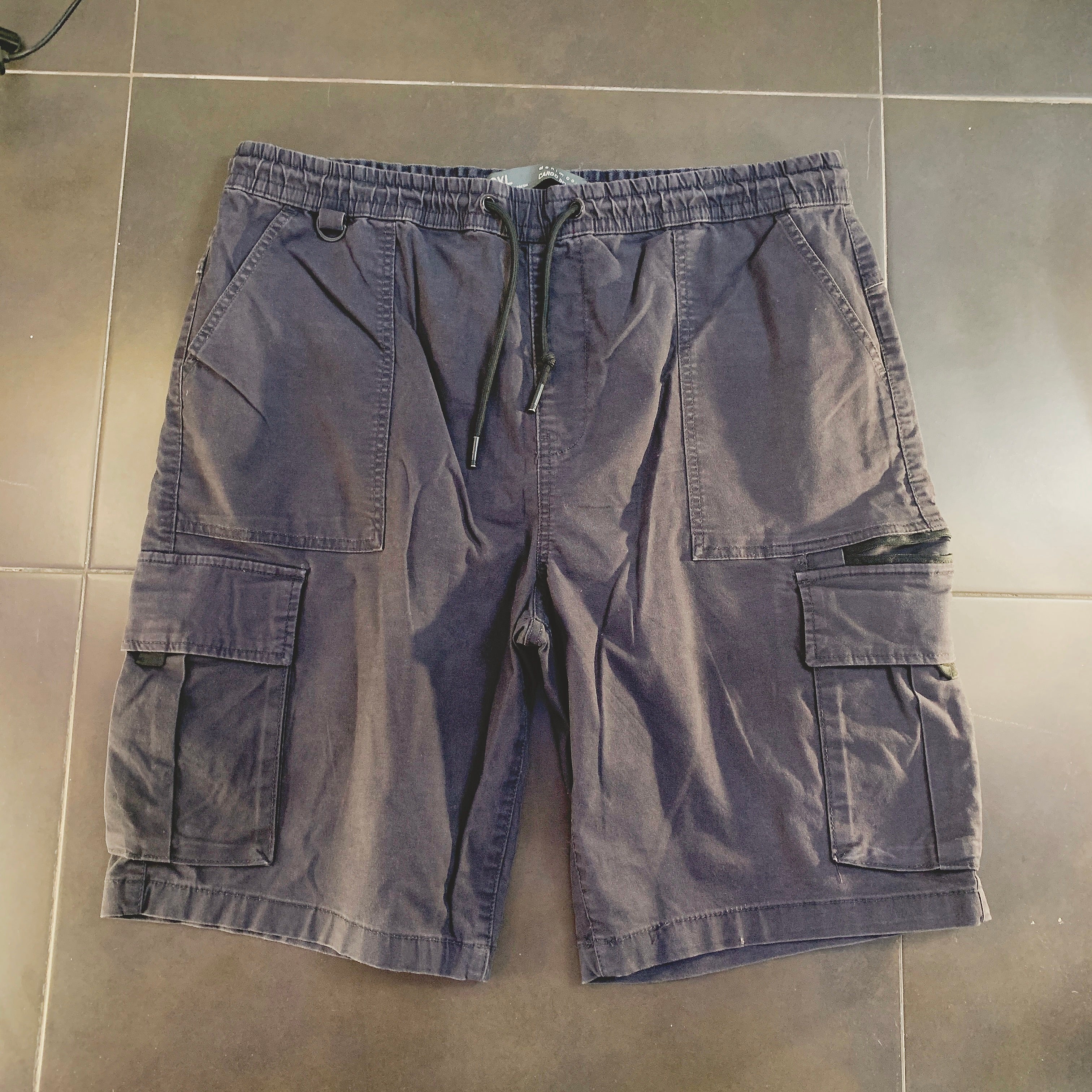 Pantalón Corto Cargo Gris 2XL