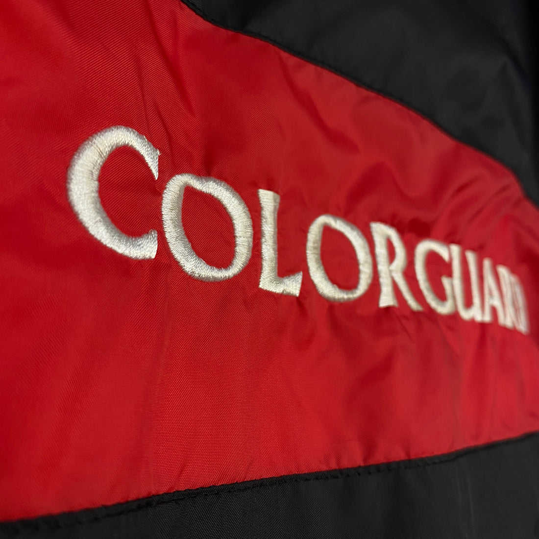 CHAQUETA CORTAVIENTOS CHARLES RIVER NEGRA PERSONALIZADA "COLORGUARD"