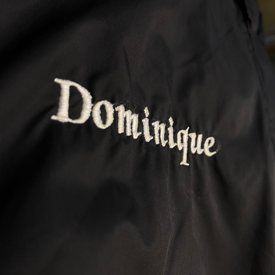 CHAQUETA CORTAVIENTOS CHARLES RIVER NEGRA PERSONALIZADA "COLORGUARD"