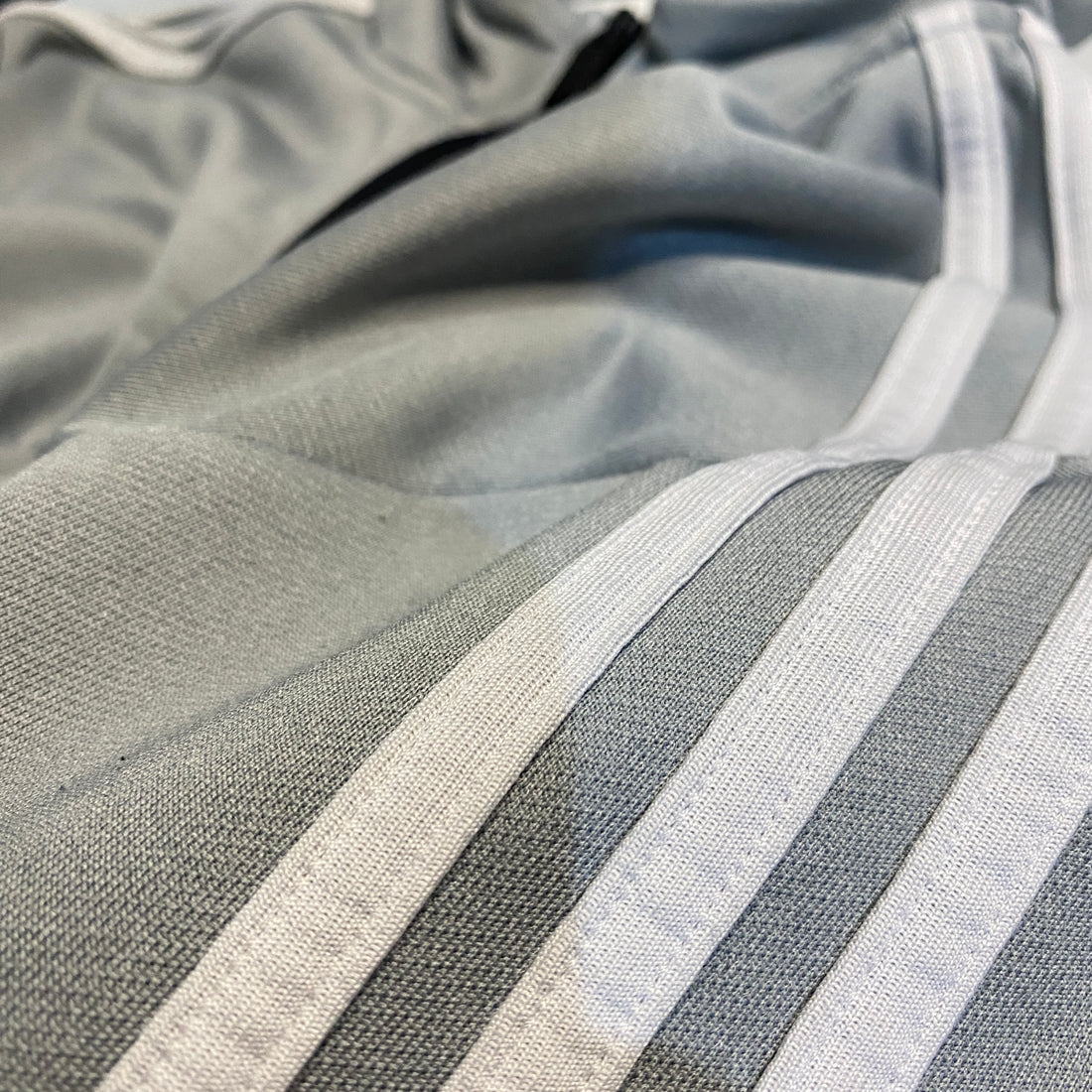 SUDADERA ADIDAS AEROREADY GRIS CON CREMALLERA 1/4