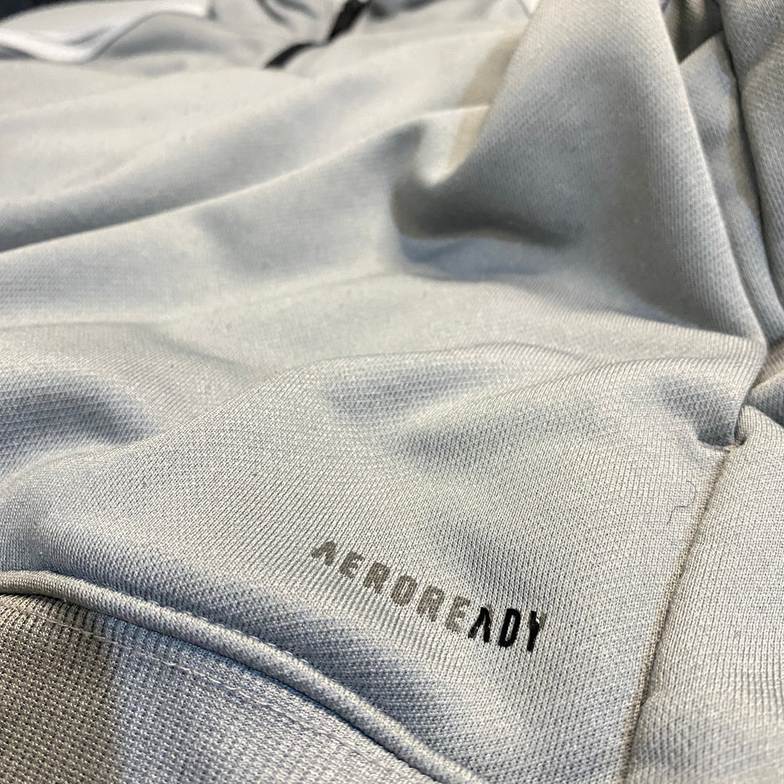 SUDADERA ADIDAS AEROREADY GRIS CON CREMALLERA 1/4
