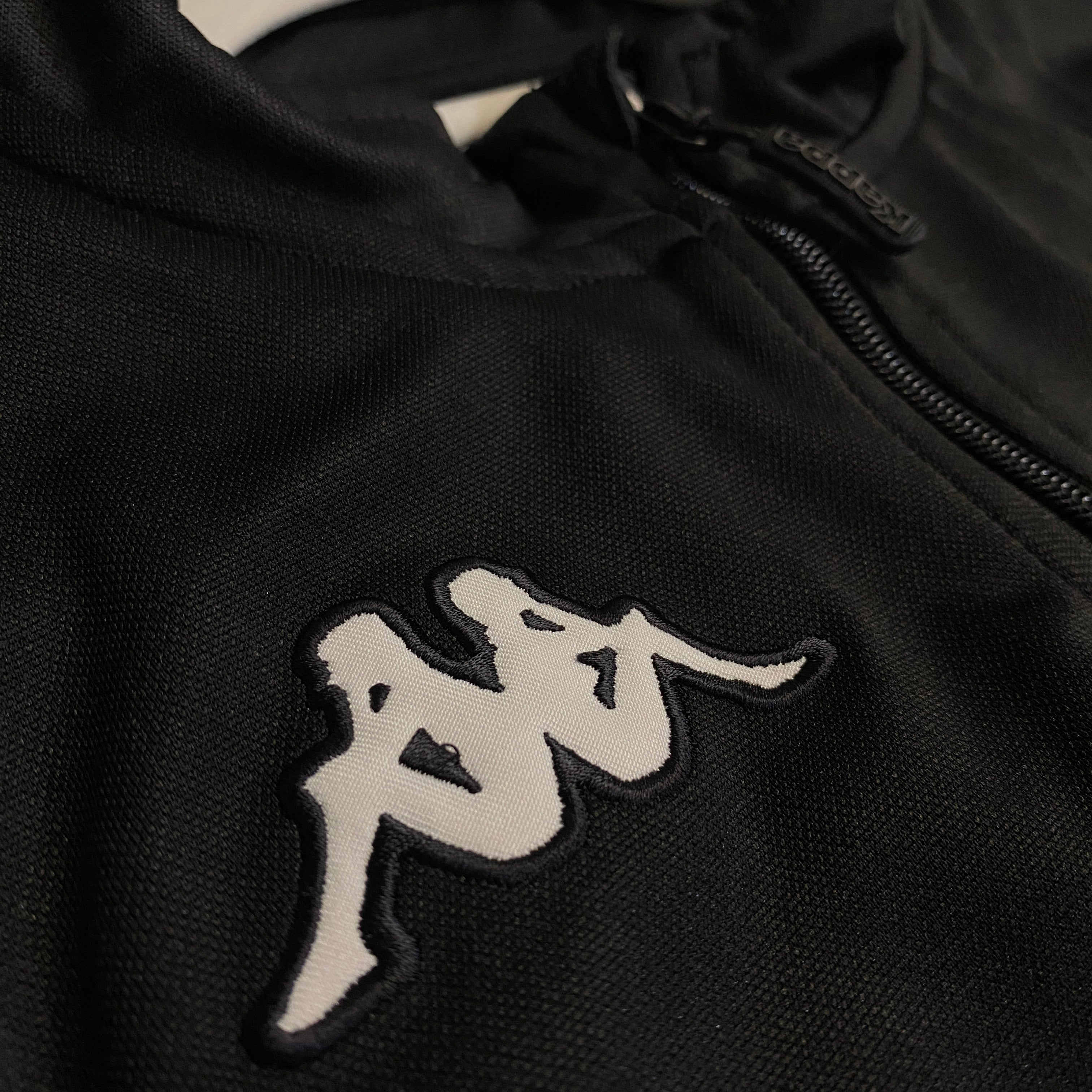 SUDADERA KAPPA NEGRA "BALDER" PERSONALIZADA