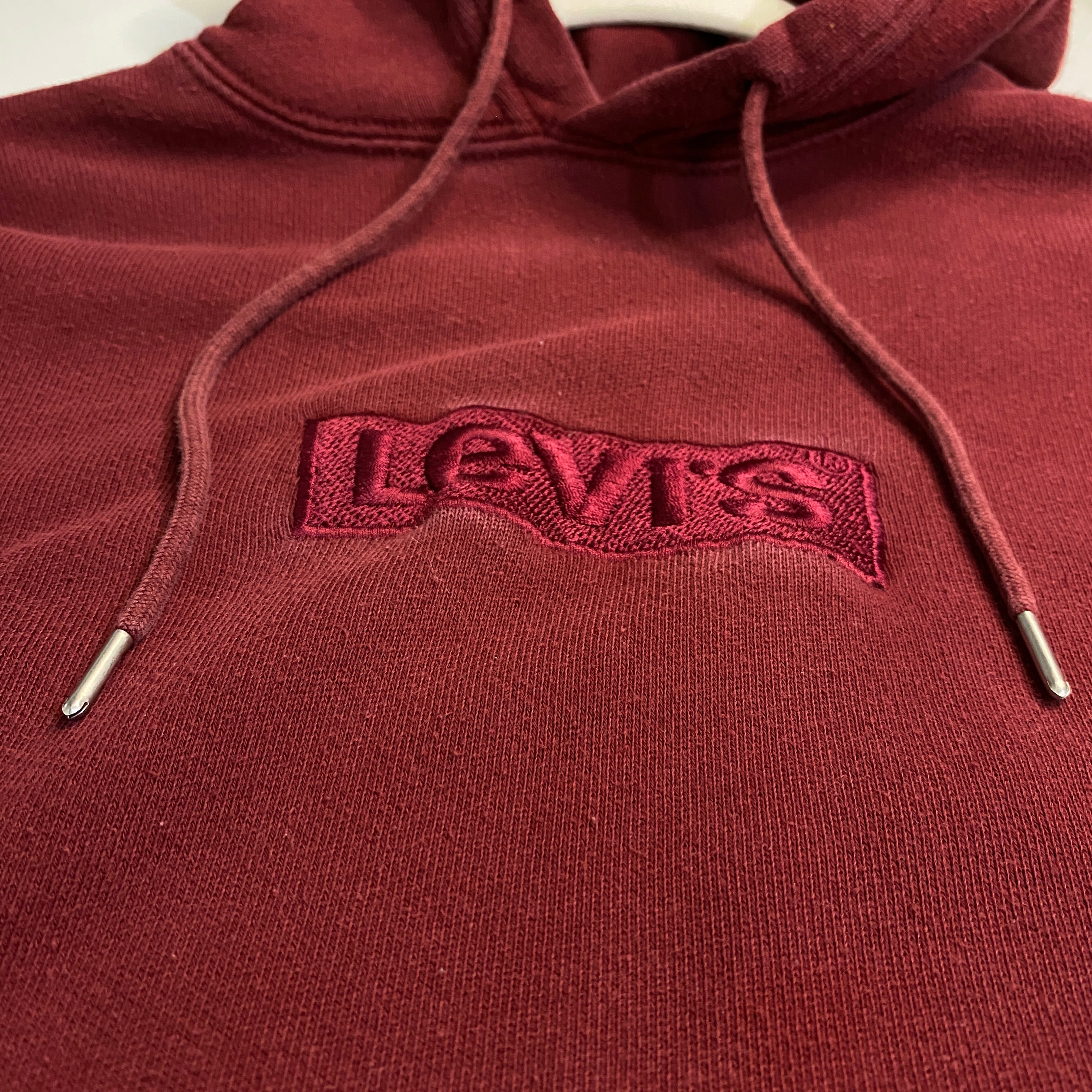 SUDADERA LEVI'S CON CAPUCHA BURDEOS VINTAGE
