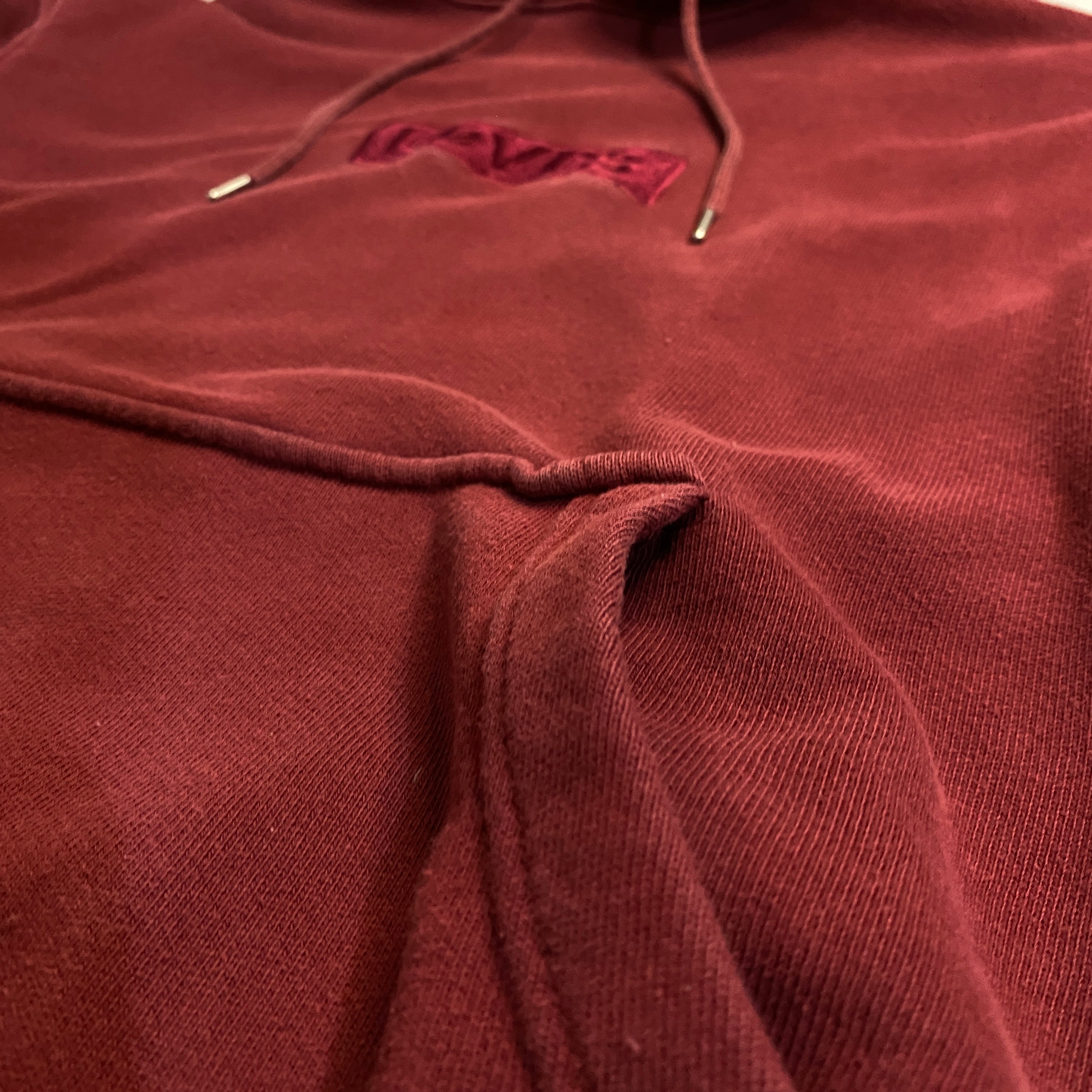 SUDADERA LEVI'S CON CAPUCHA BURDEOS VINTAGE