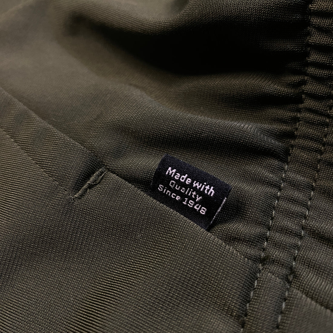 CHAQUETA PUMA VERDE OSCURO CON PANEL NEGRO