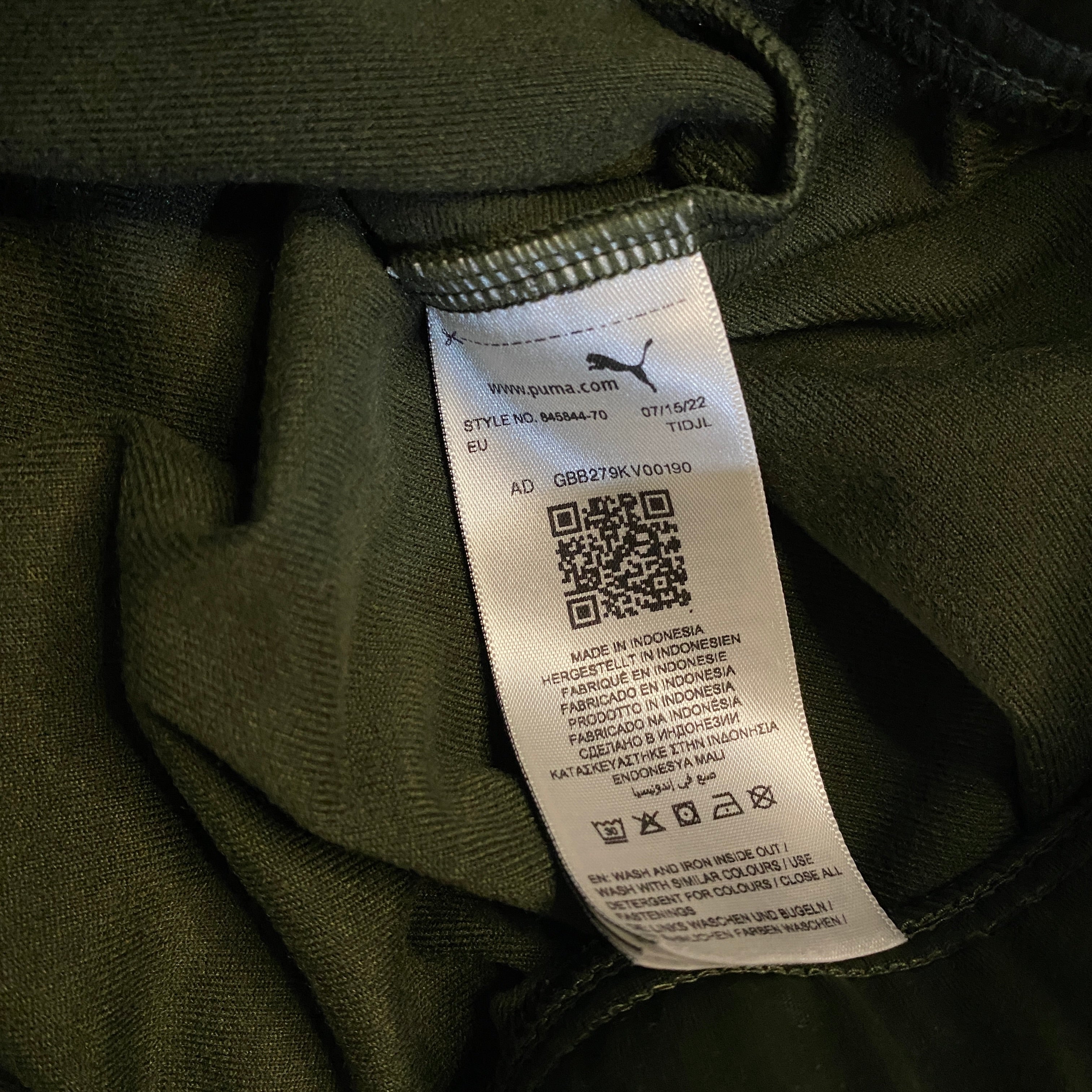 CHAQUETA PUMA VERDE OSCURO CON PANEL NEGRO