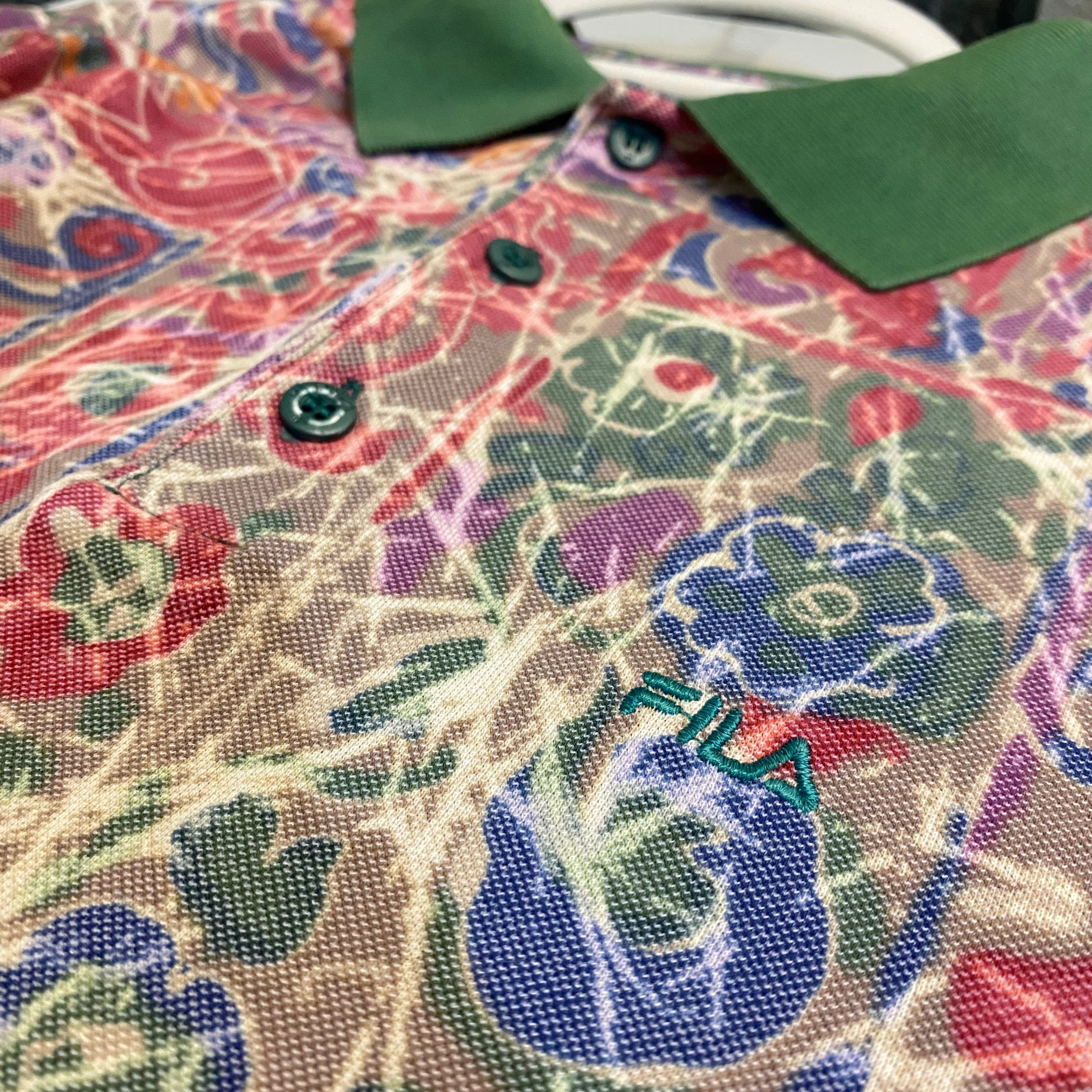 POLO FILA PRINT COLORIDO CON CUELLO VERDE