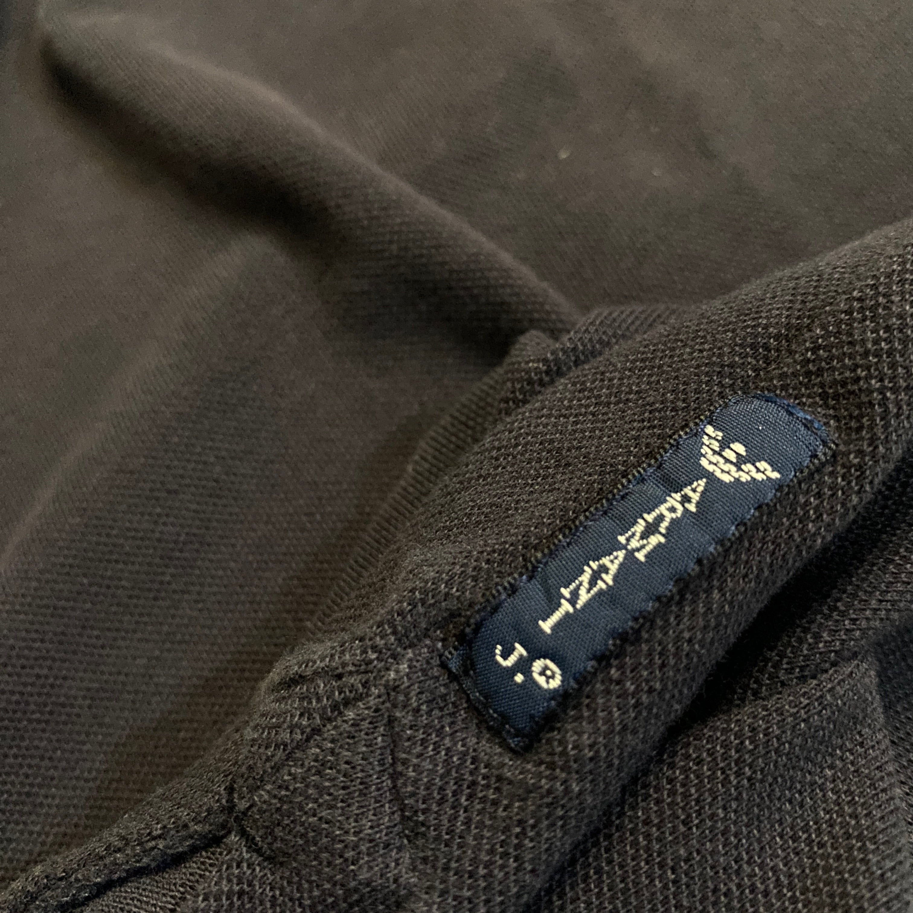 POLO ARMANI JEANS NEGRO CON DETALLES BEIGE Y PARCHE