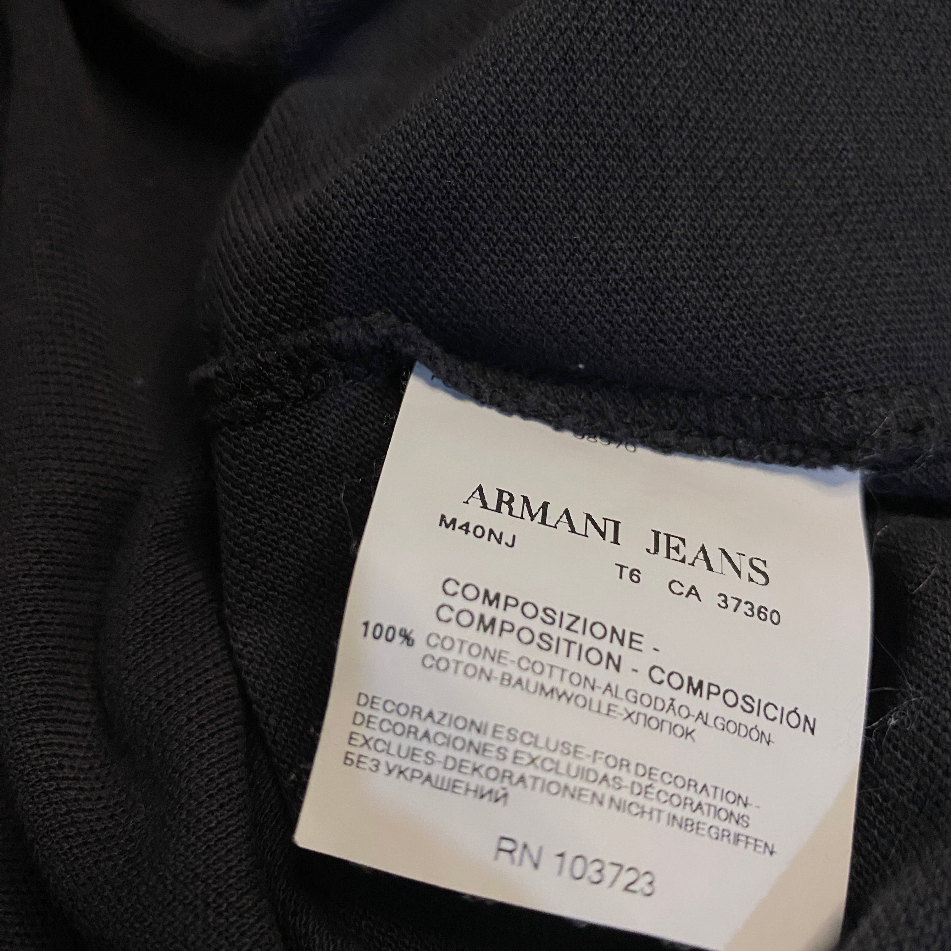 POLO ARMANI JEANS NEGRO CON DETALLES BEIGE Y PARCHE