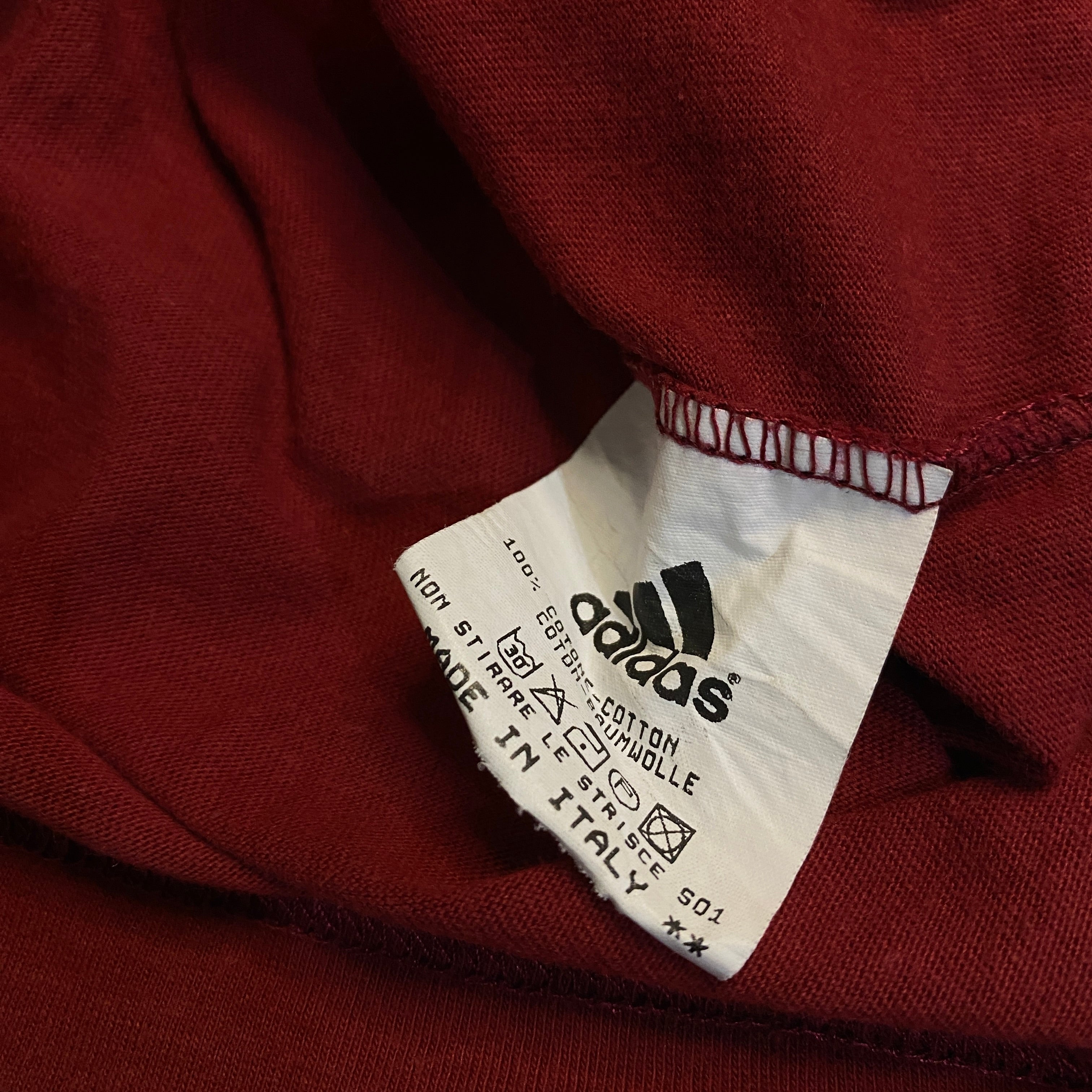 CAMISETA ADIDAS BURDEOS CON TRES RAYAS BLANCAS