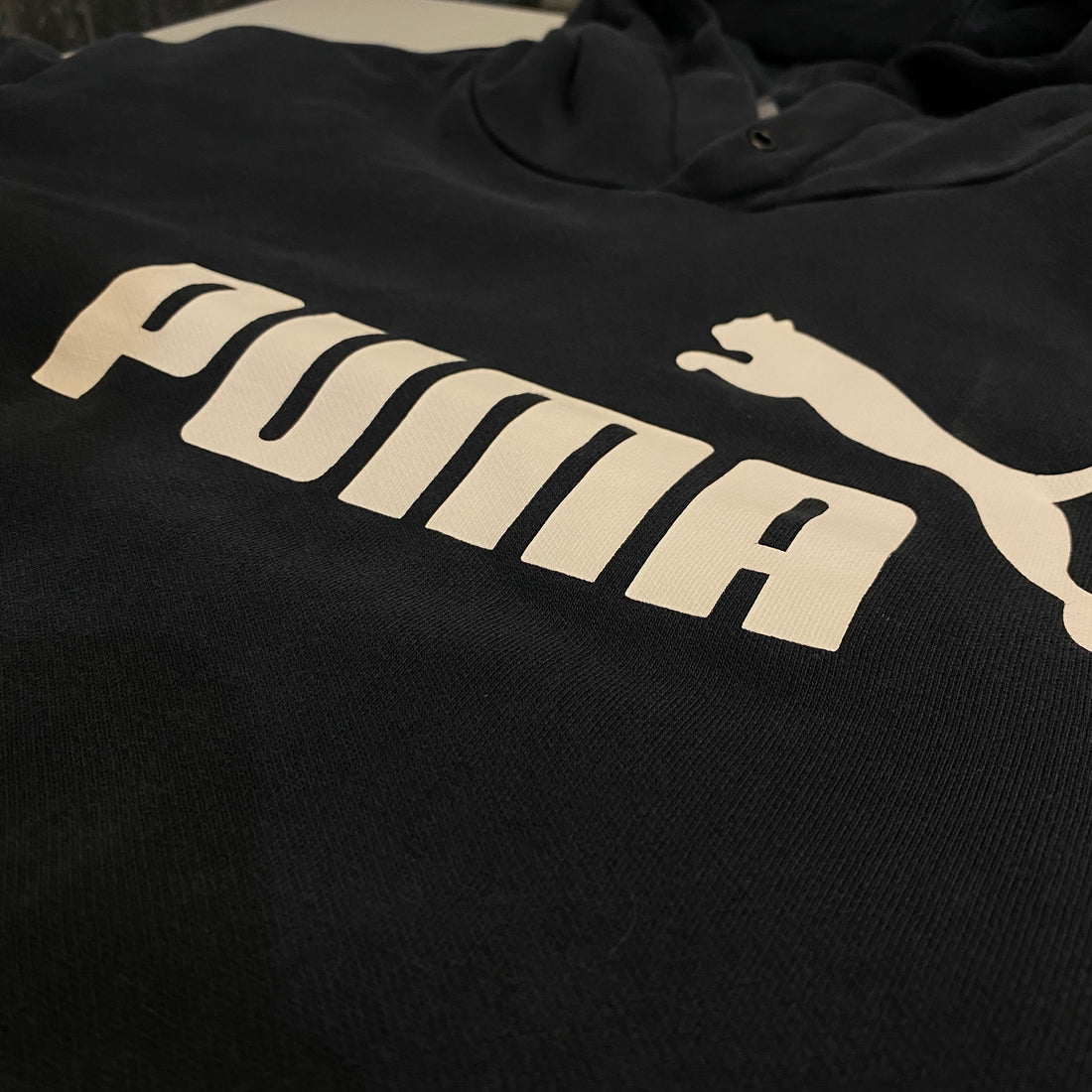 SUDADERA CON CAPUCHA PUMA NEGRO