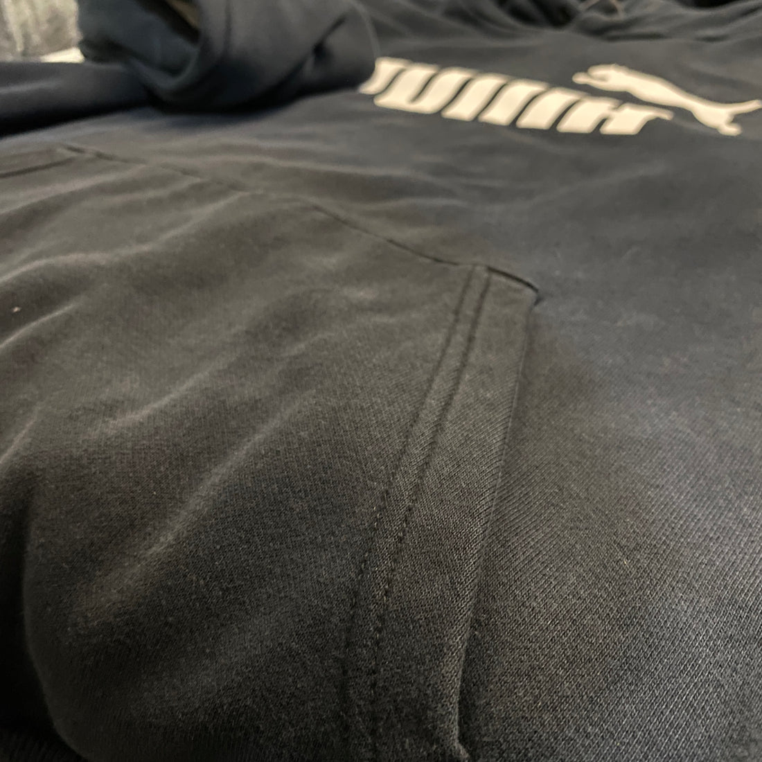 SUDADERA CON CAPUCHA PUMA NEGRO