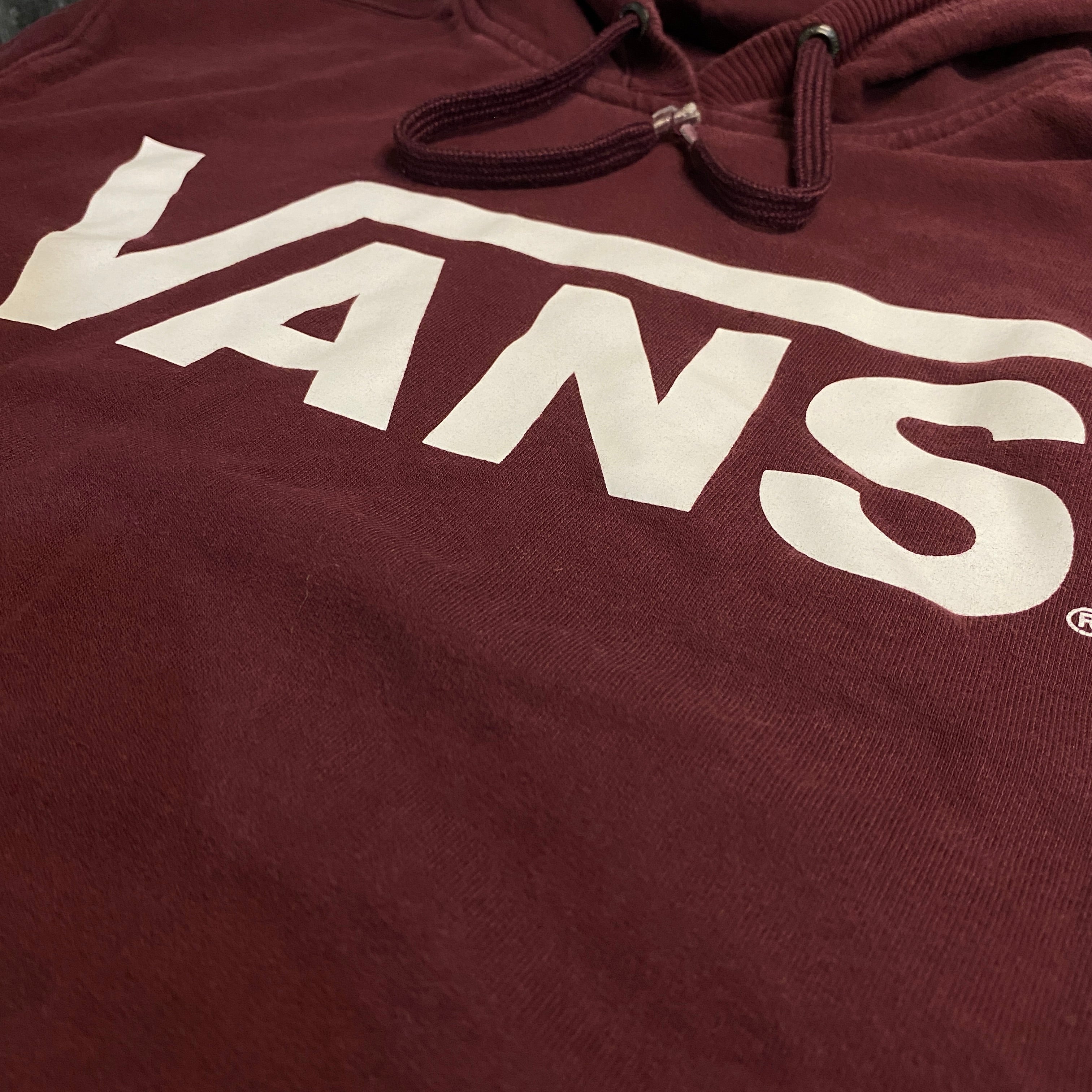 SUDADERA CON CAPUCHA VANS BURDEOS LISA