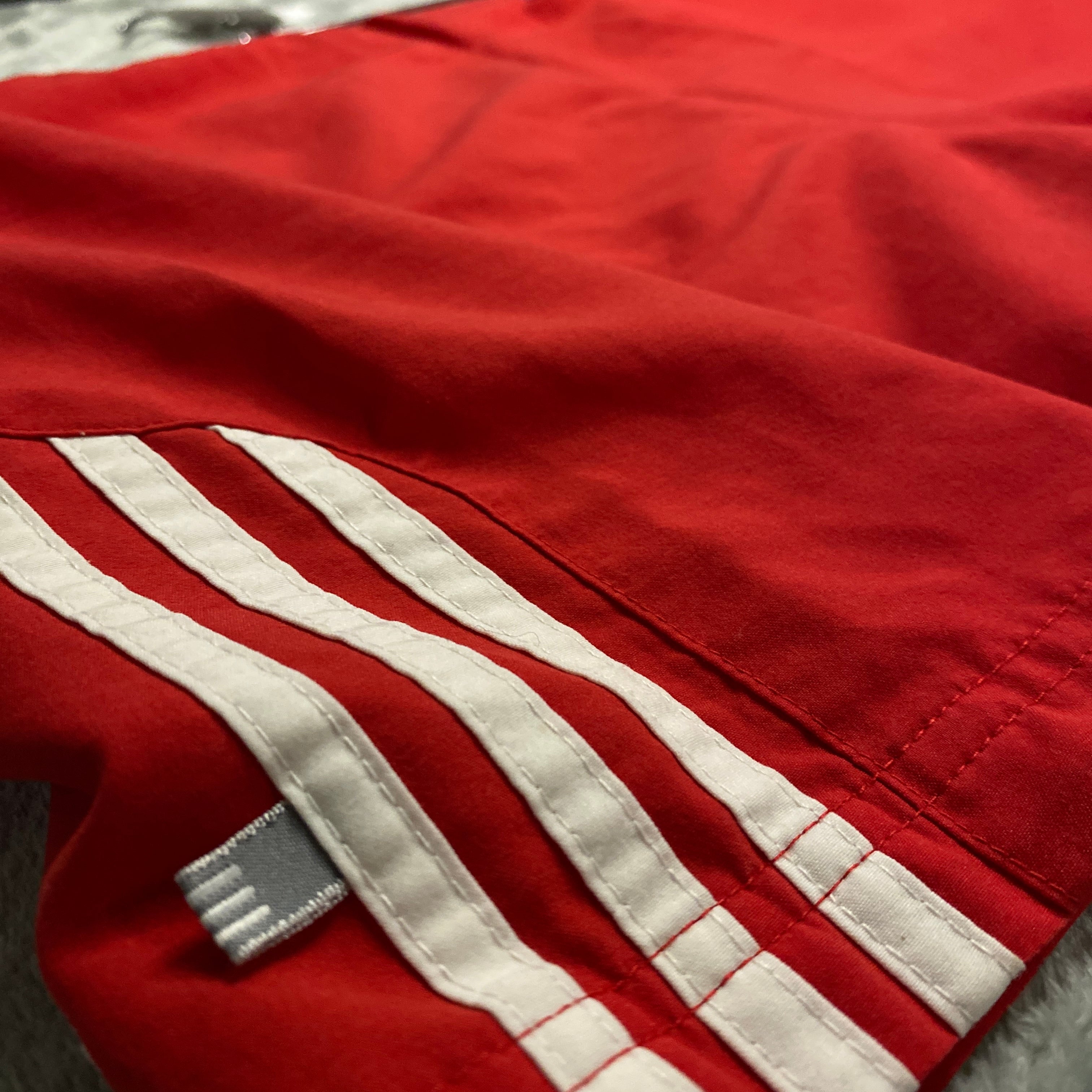 PANTALÓN CORTO ADIDAS ROJO